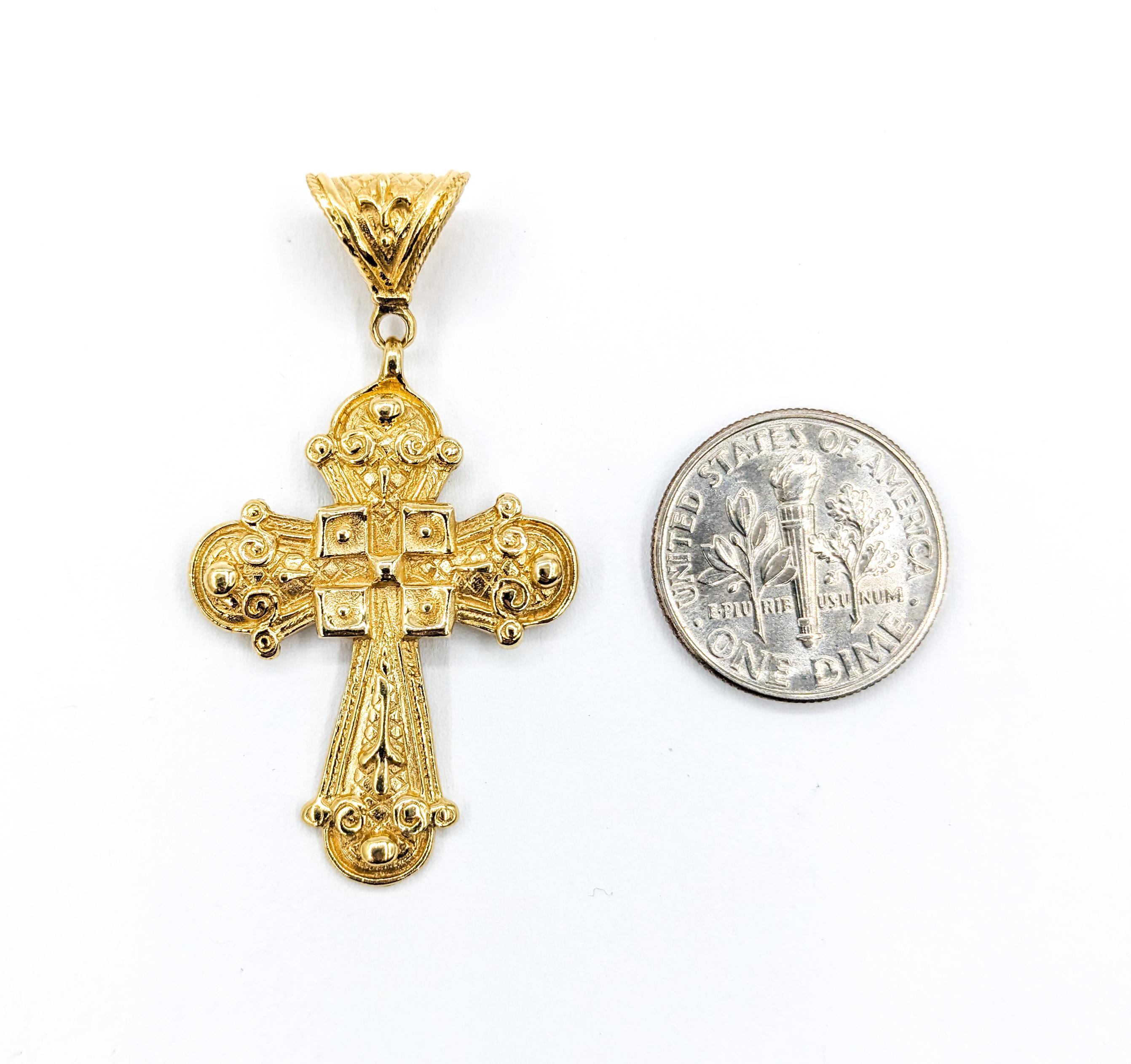 Cross Pendant In Yellow Gold For Sale 1