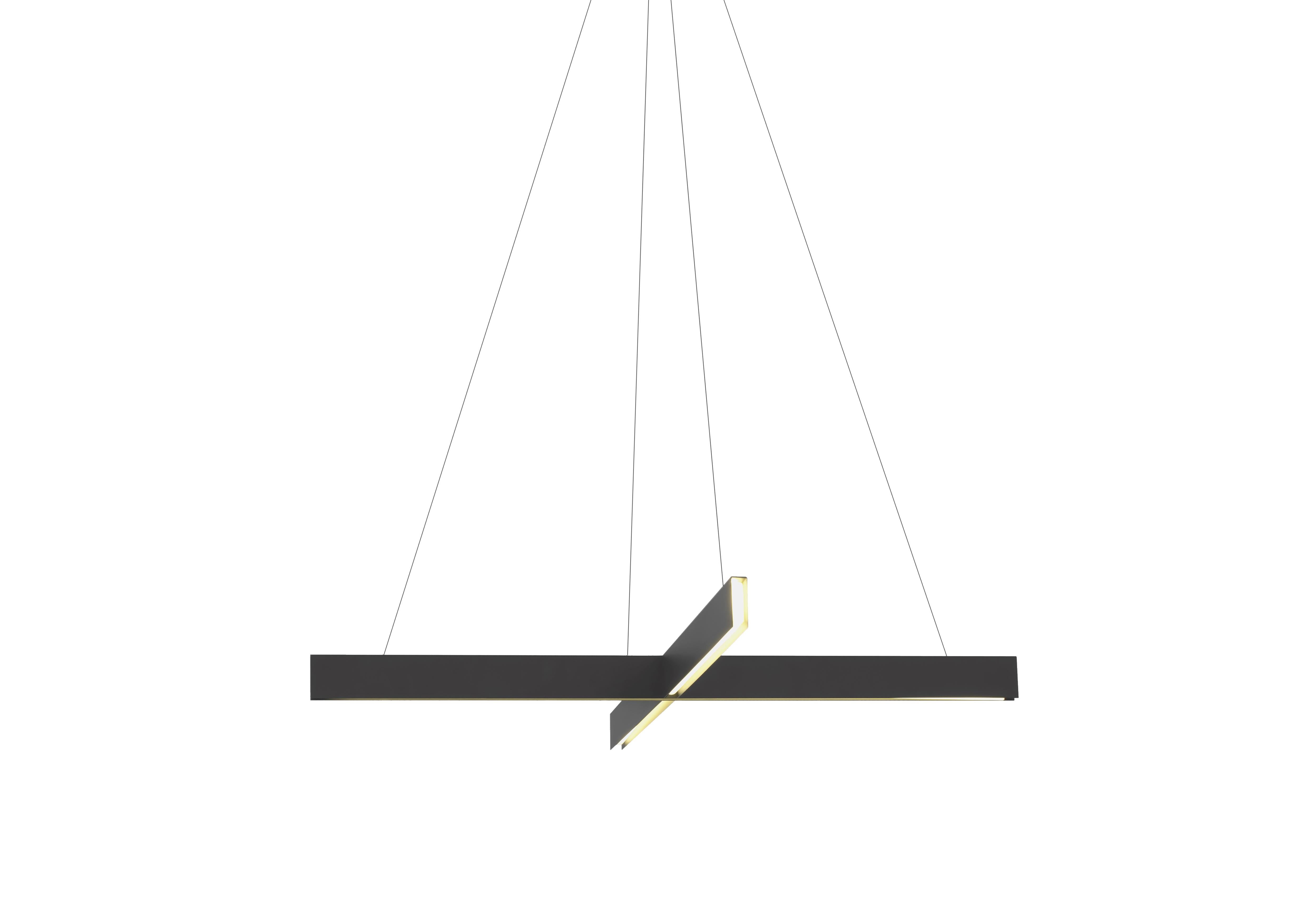 Lampada a sospensione Cross di Resident
Dimensioni: L. 72 x P. 72 x H. 6 cm
Materiali: Alluminio, Acrilico.
Peso: 3,3 kg.

Circa: 
Fondata da Simon James e Scott Bridgens nel 2011, Resident è la casa di pezzi di design duraturi creati per la