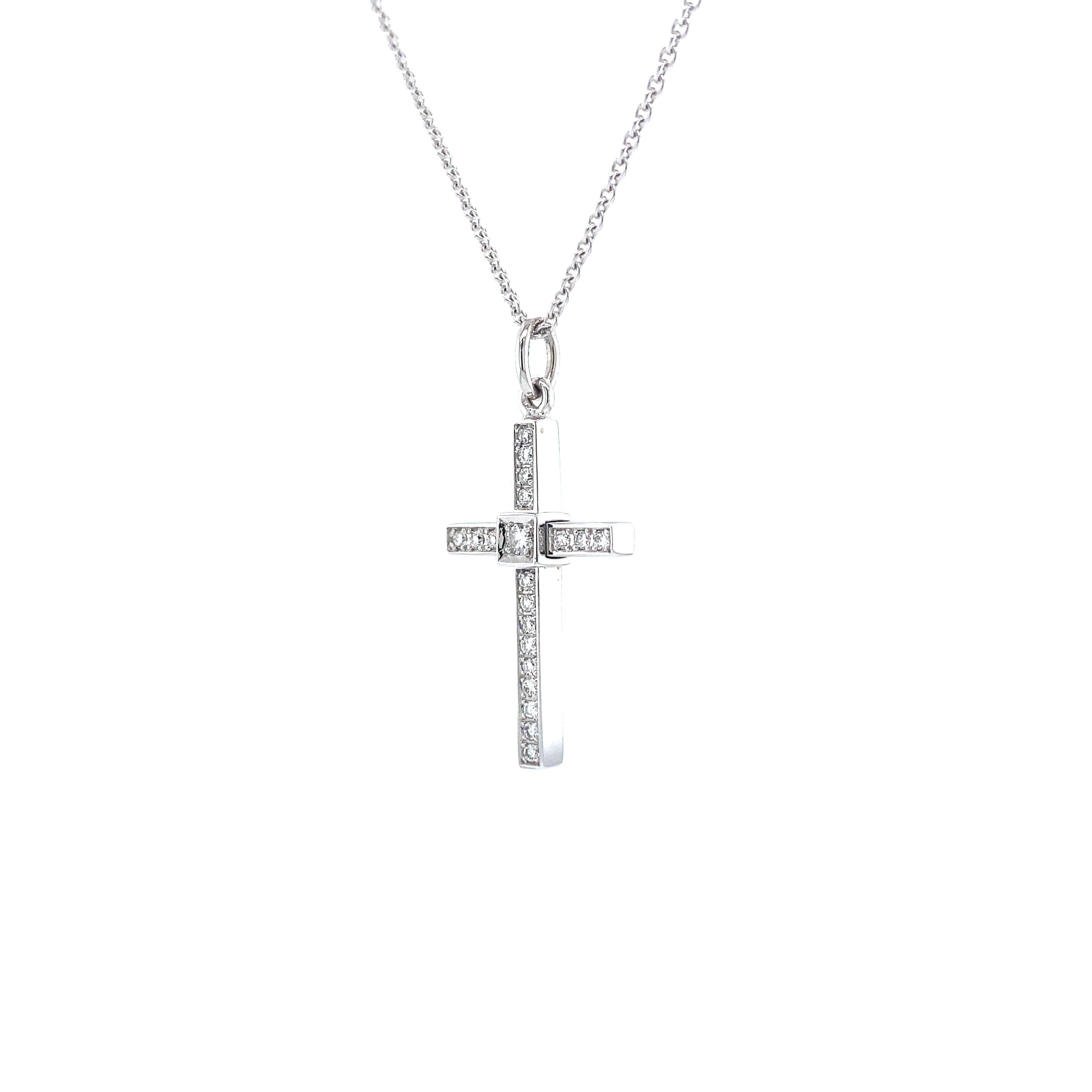 Cross Pendant Necklace - 18k White Gold - 21 Diamonds total 0.25 ct H VS  For Sale 1