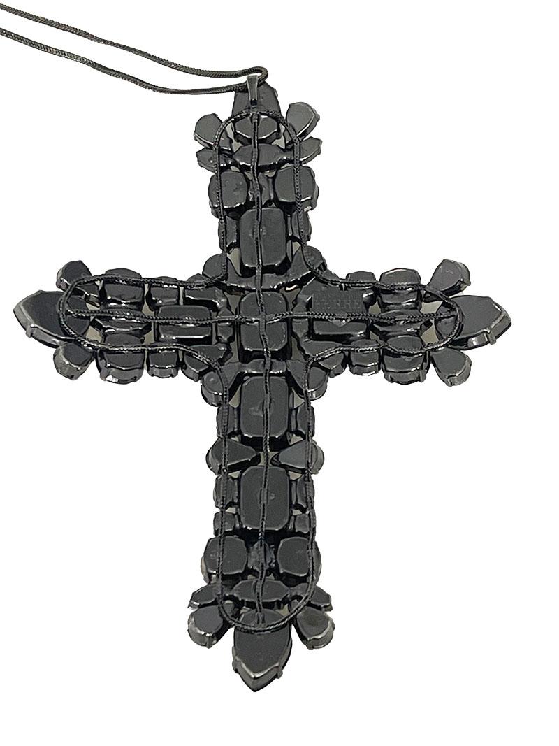 Cross pendant necklace by Gianfranco Ferré, Italy In Good Condition For Sale In Delft, NL