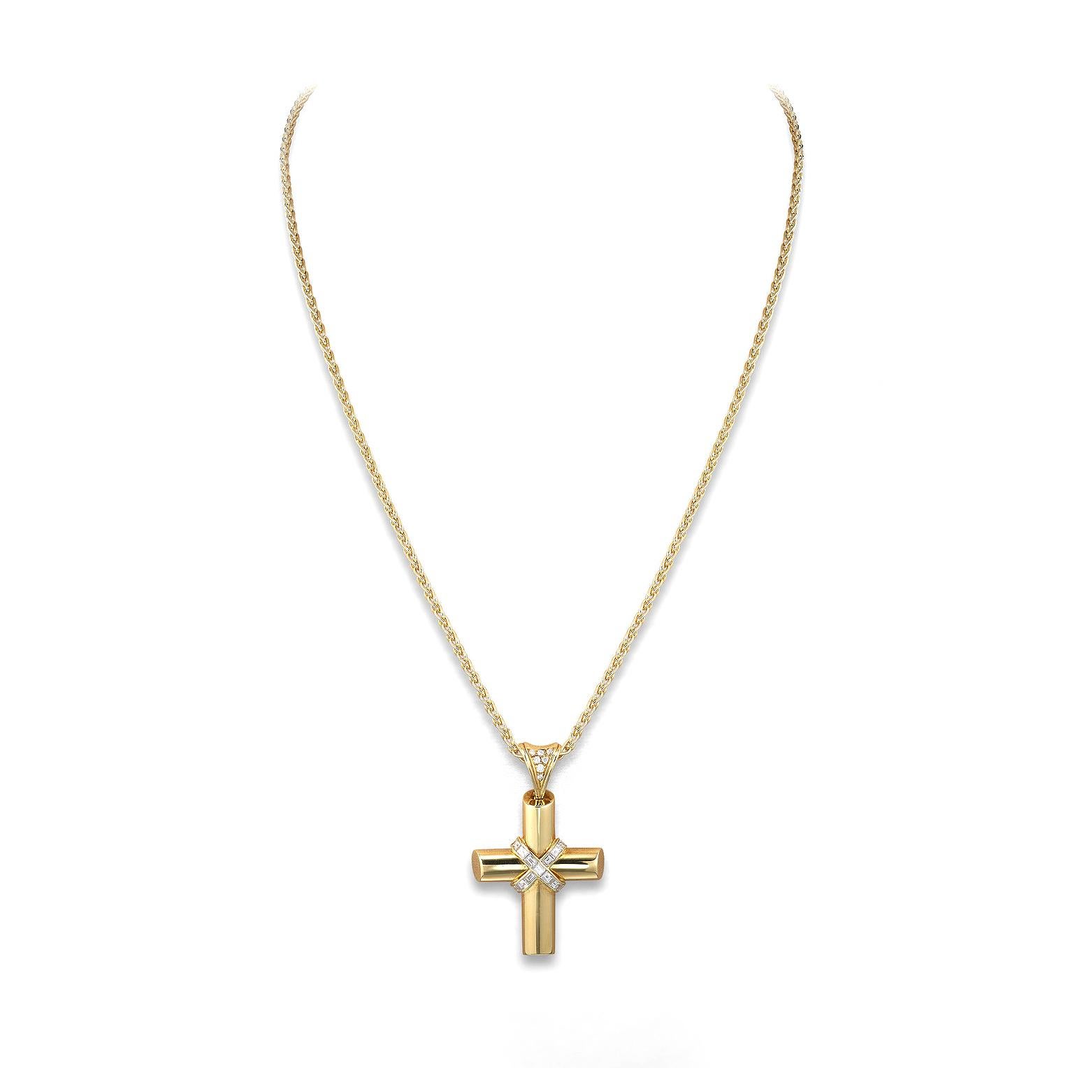 Cross pendant in 18kt yellow gold set with 13 baguette cut diamonds 1.70 cts and 7 diamonds 0.13 cts