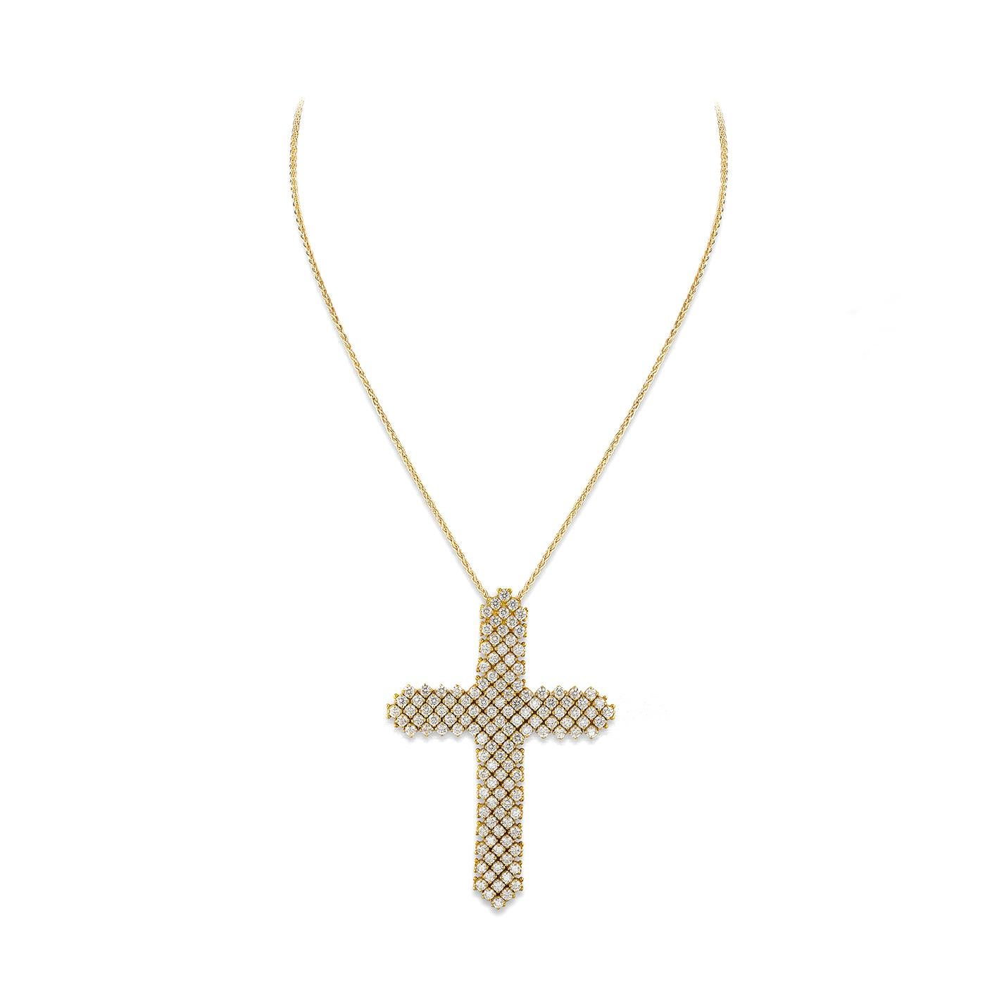 Cross pendant in 18kt yellow gold set with 136 diamonds 8.31 cts 