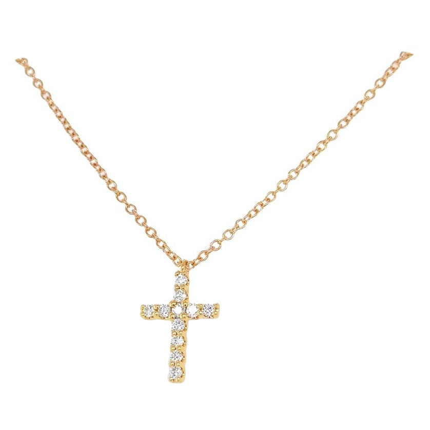 Cross pendant necklace