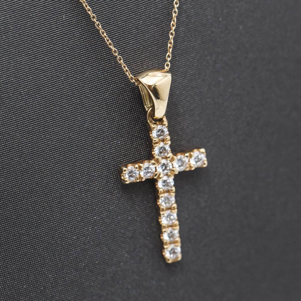 Taglio brillante Collana con ciondolo CROSS in oro e diamanti in vendita
