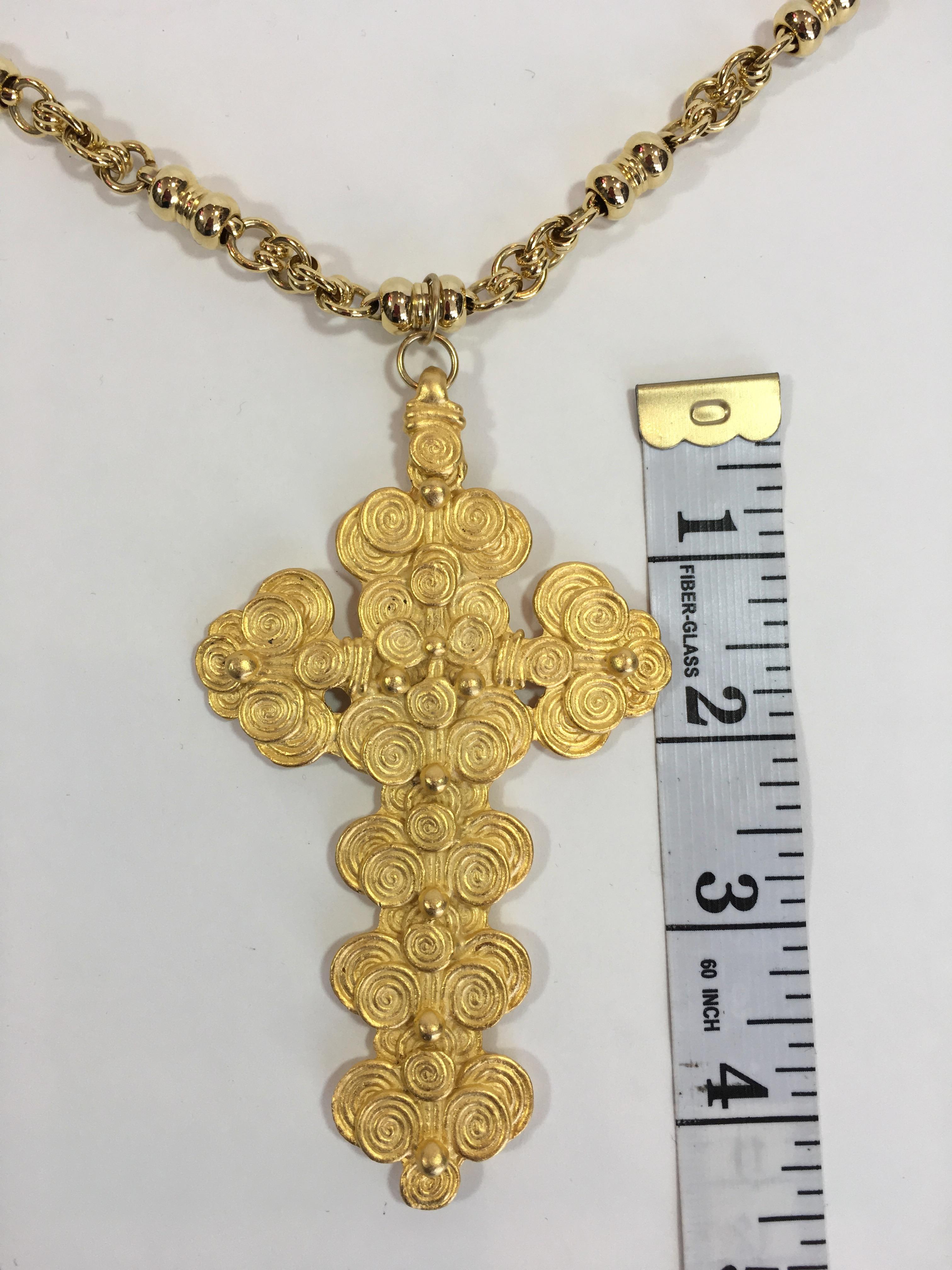 Ciondolo a croce su collana a catena Chucky in vendita 1