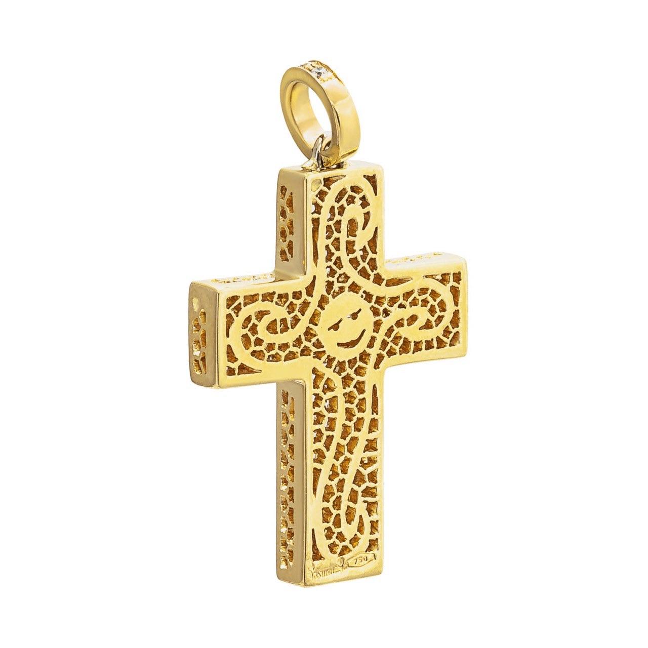 Cross in 18 kt yellow gold and central diamond of approx. 0.62 ct. D-F color, VVs-Vs clarity and very good cut.

The cross is a symbol that accompanies us every day. This creation is finished with Maestro Rosmundo's honeycomb technique. High-end