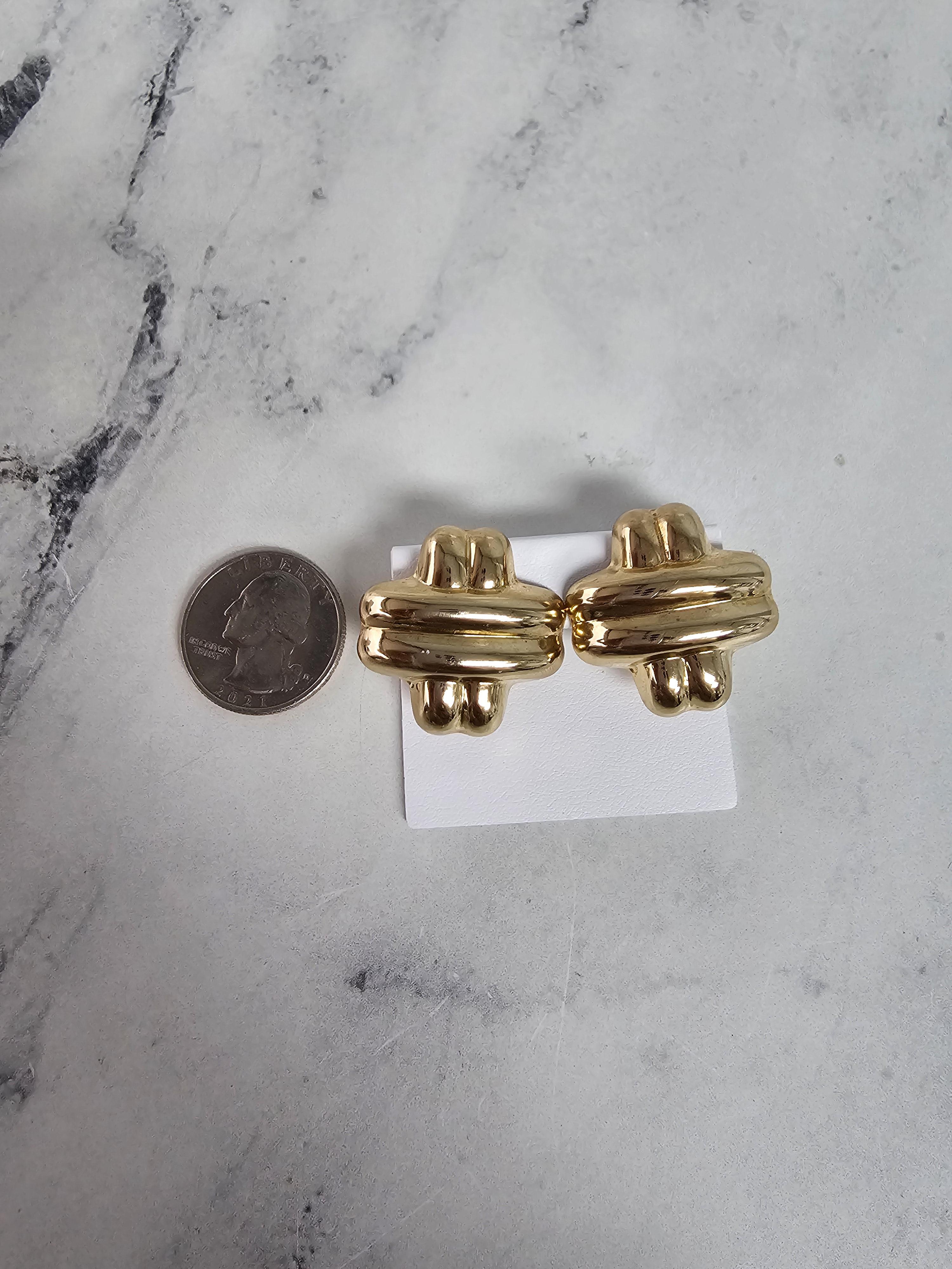 Boucles d'oreilles Omega en or jaune 14k en forme de croix Unisexe en vente