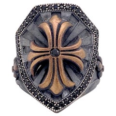 Cross Shield Ring, Ring aus gemischtem Metall mit Rubin und schwarzem Onyx