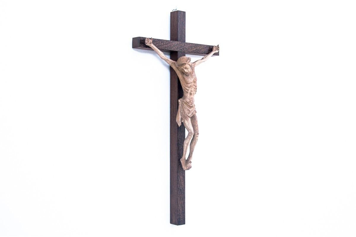 A wooden cross from the 1950s.

Dimensions: height 85 cm / width 40 cm / depth 15 cm.