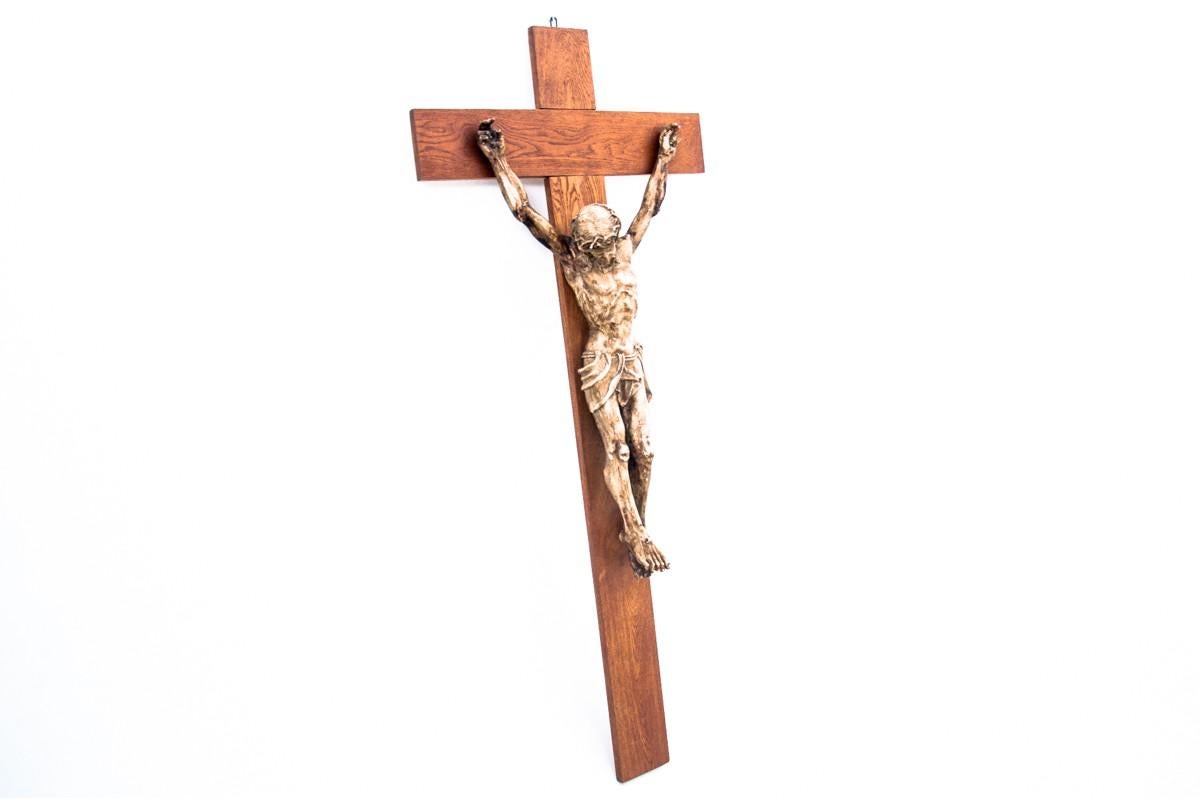 A wooden cross from the 1950s.

Dimensions: height 170 cm / width 75 cm / depth 20 cm.

 