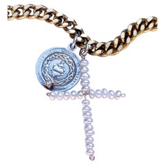 Chaîne collier en perles blanches en forme de croix J Dauphin, médaille d'argent et aigue-marine