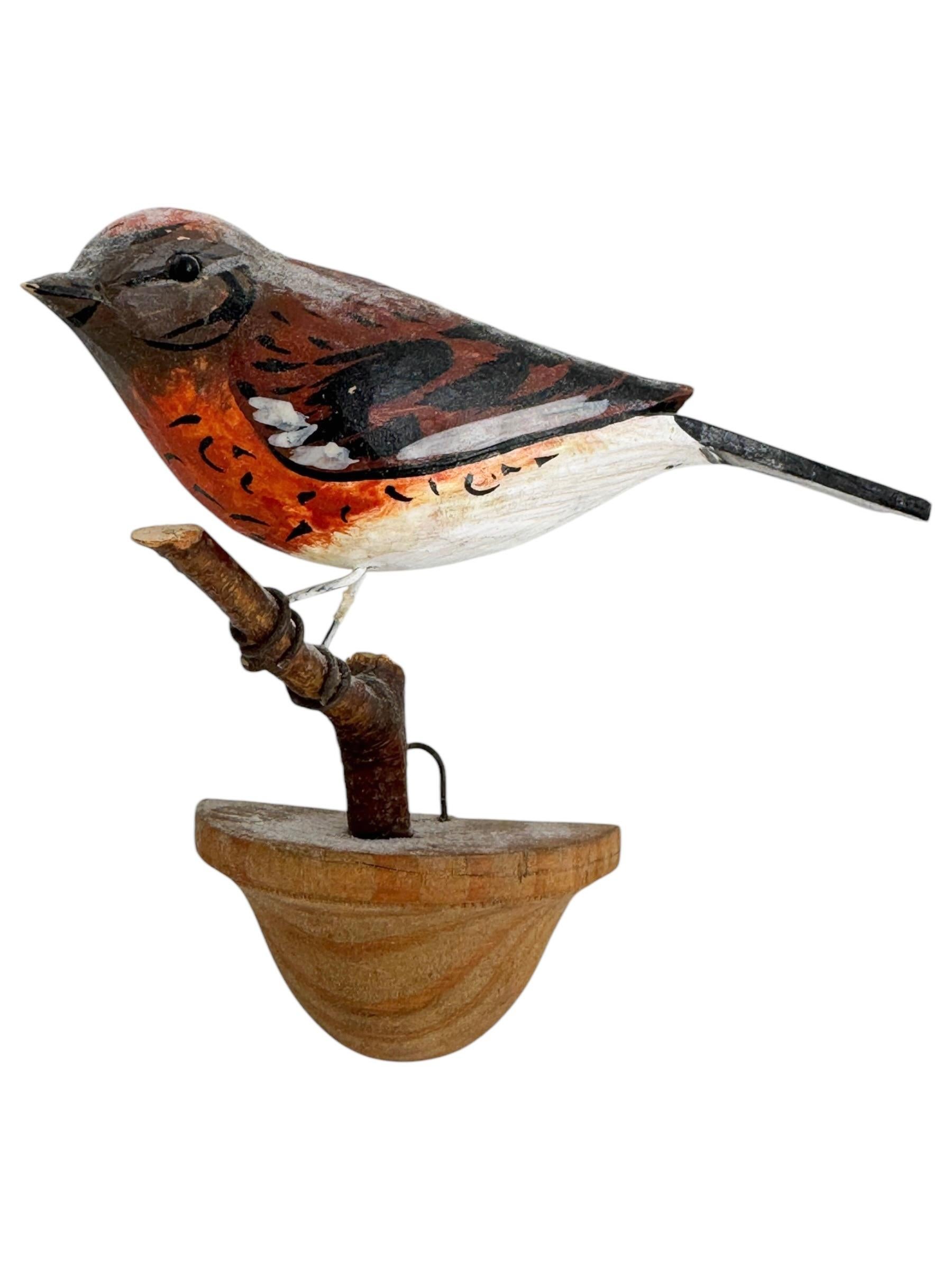 Pájaro Piquituerto Vichtauer Tallado a Mano en Madera, Arte Popular de la Selva Negra, Austria, Años 20 Austríaco en venta