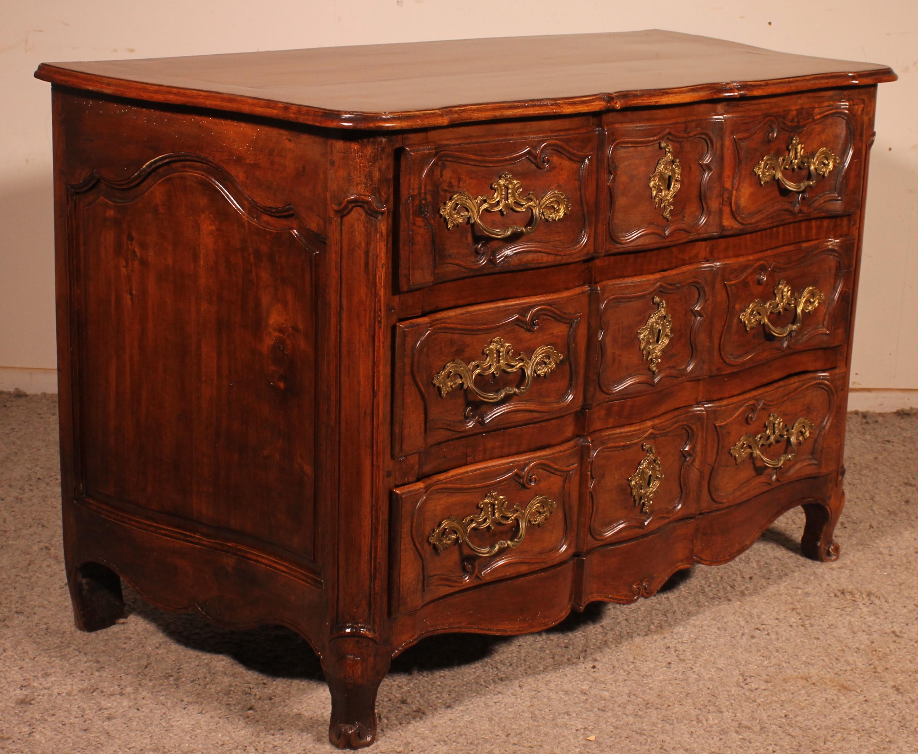 Crossbow Commode / Chest of Drawers in Walnut 18 ° Century Louis XV For Sale 6