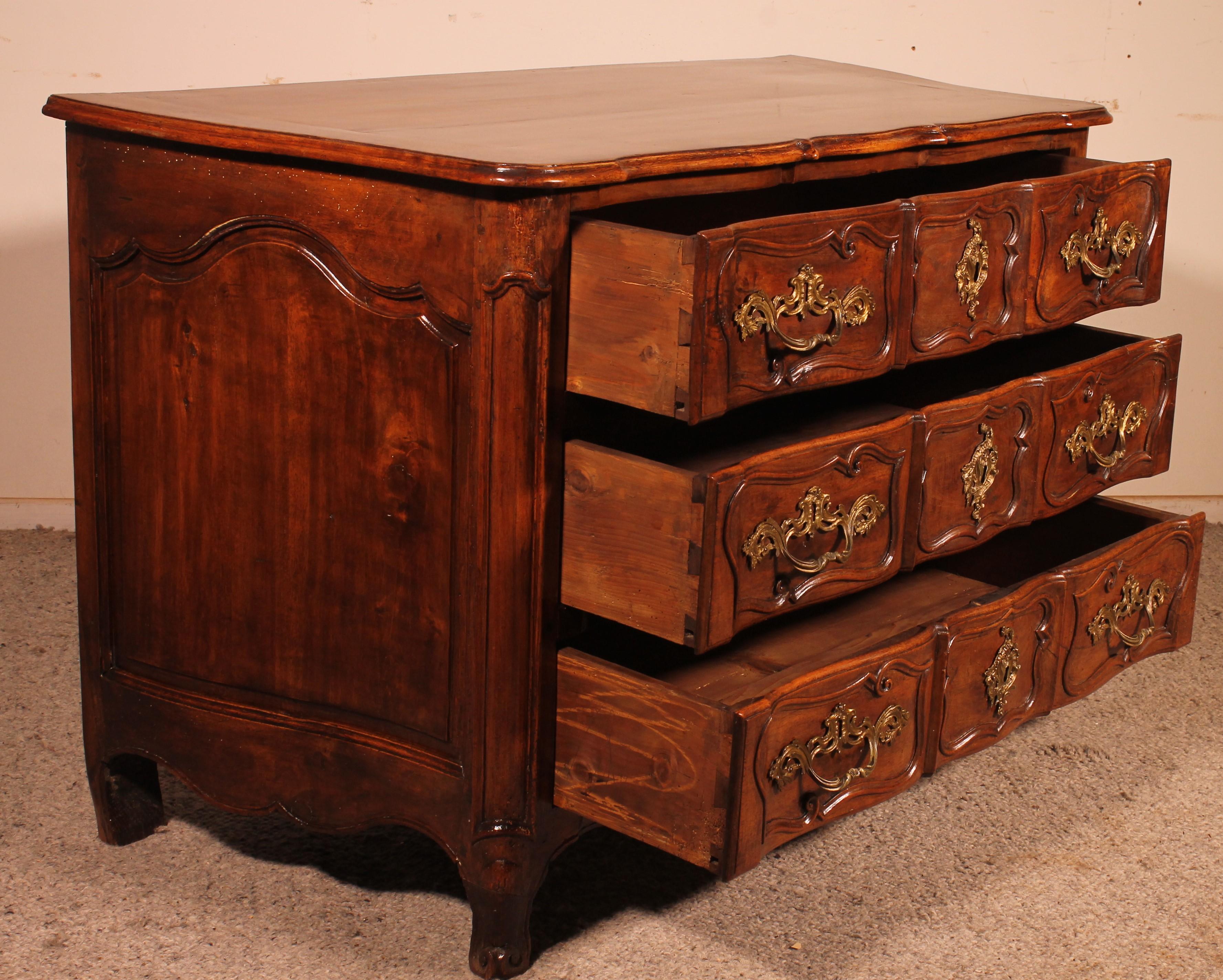 Crossbow Commode / Chest of Drawers in Walnut 18 ° Century Louis XV For Sale 7