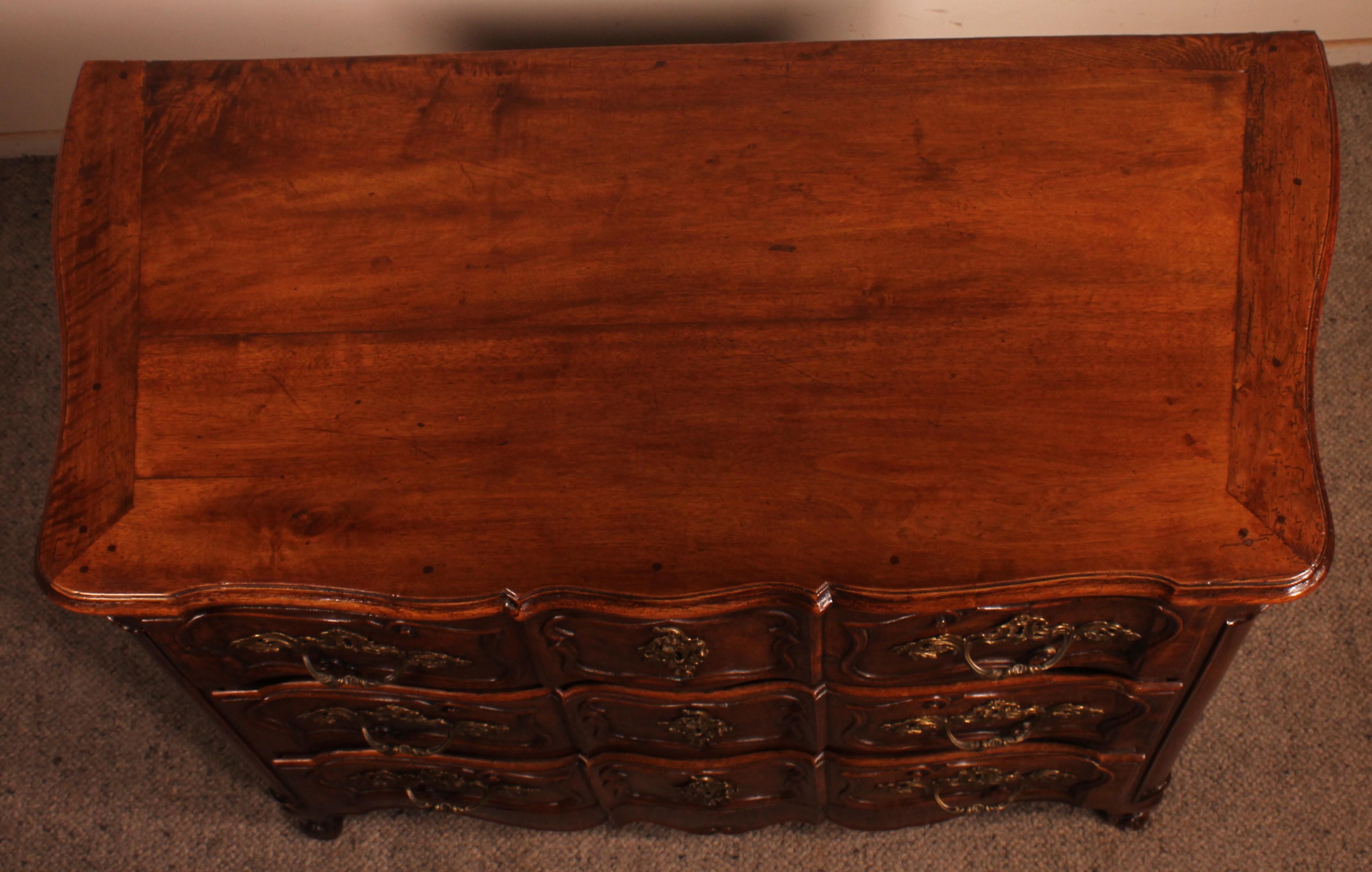 Crossbow Commode / Chest of Drawers in Walnut 18 ° Century Louis XV For Sale 8