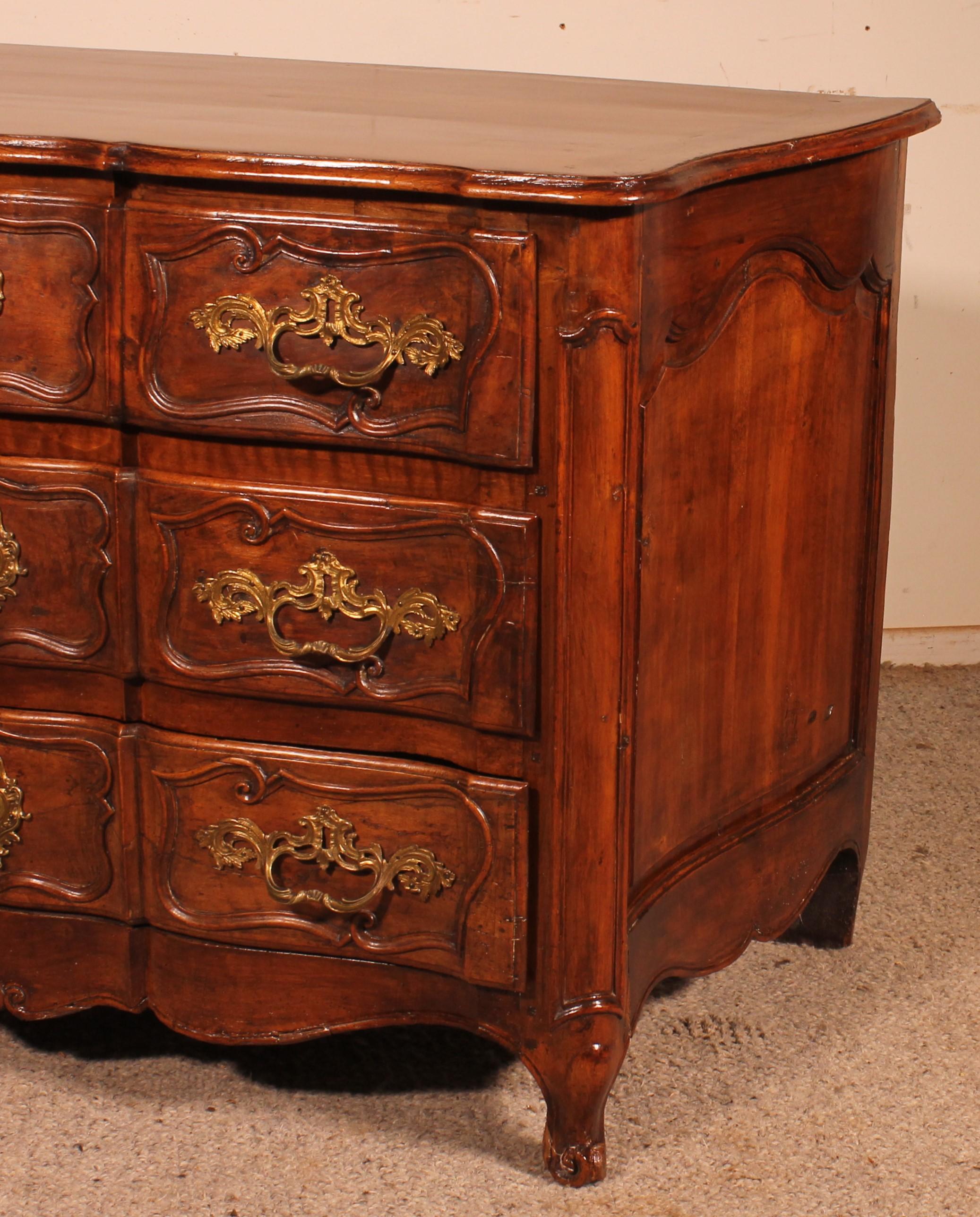 Crossbow Commode / Chest of Drawers in Walnut 18 ° Century Louis XV For Sale 2