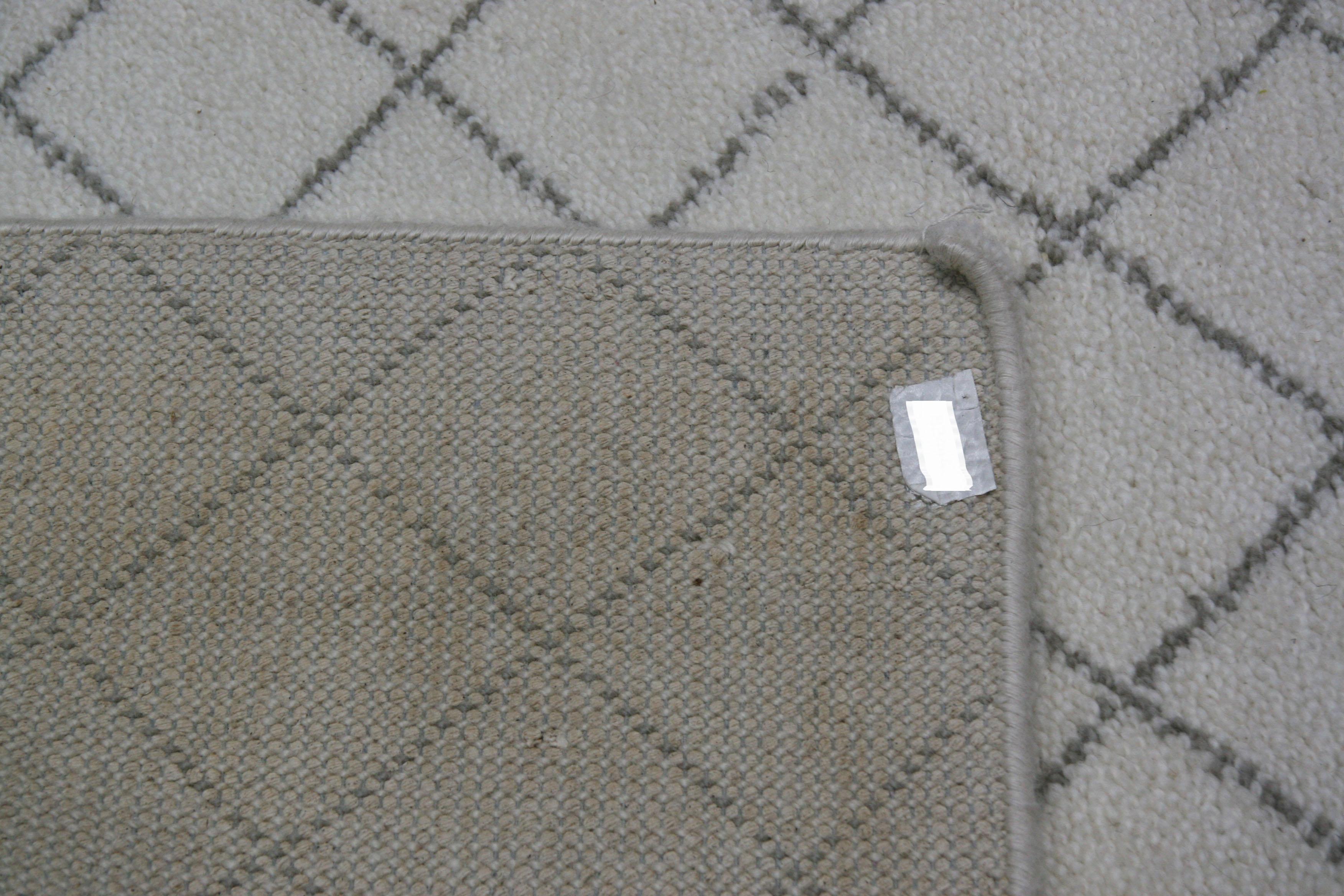 Crossed Lines Cream Wool Area Rug In New Condition For Sale In Los Angeles, CA