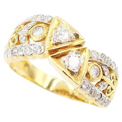 Crossed Triangle Floral Detail Scalloped Edge Diamond 18 Karat Gold Ring