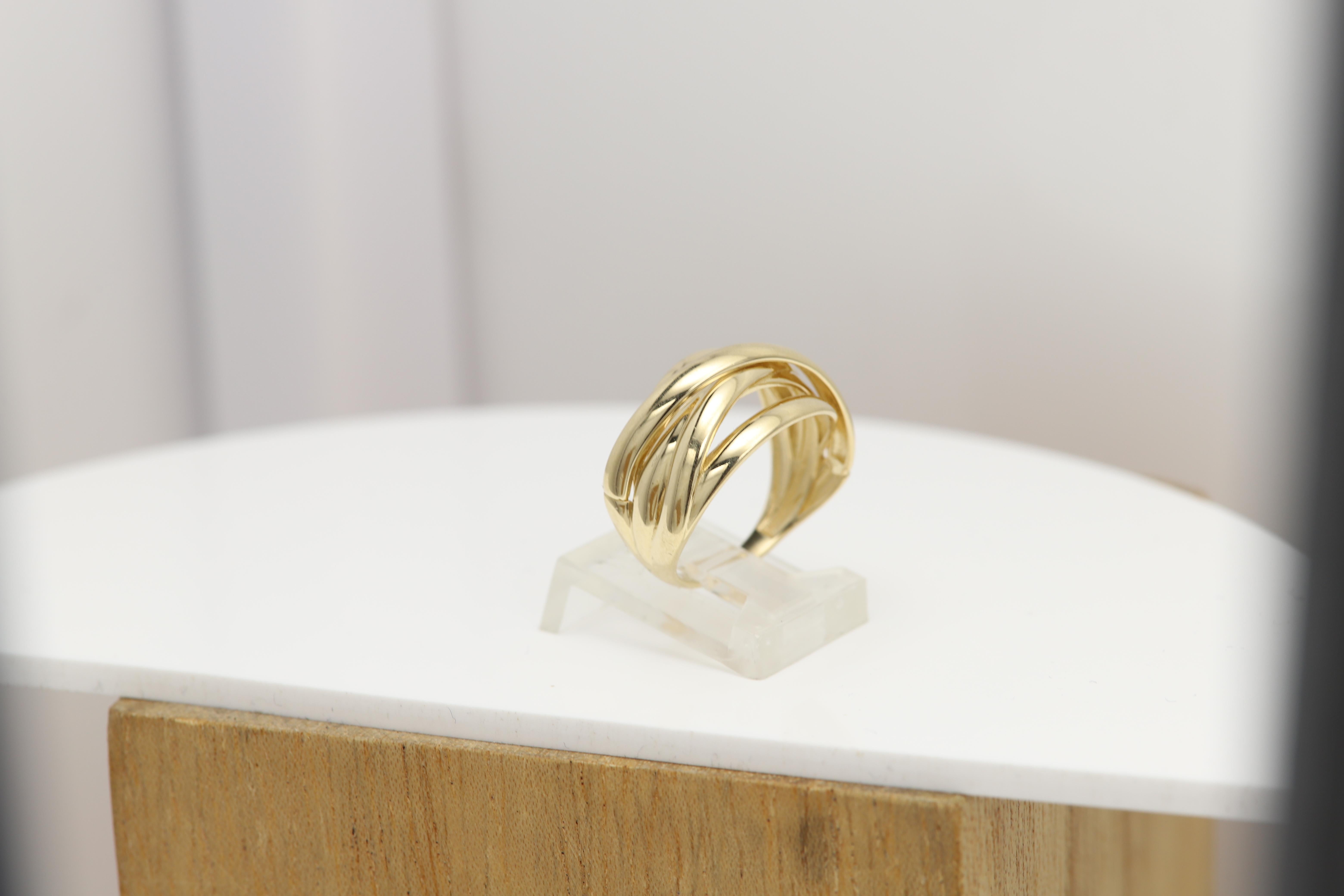 Anello crossover in oro 14 carati Band in oro giallo crossover design In condizioni Nuovo in vendita a Brooklyn, NY