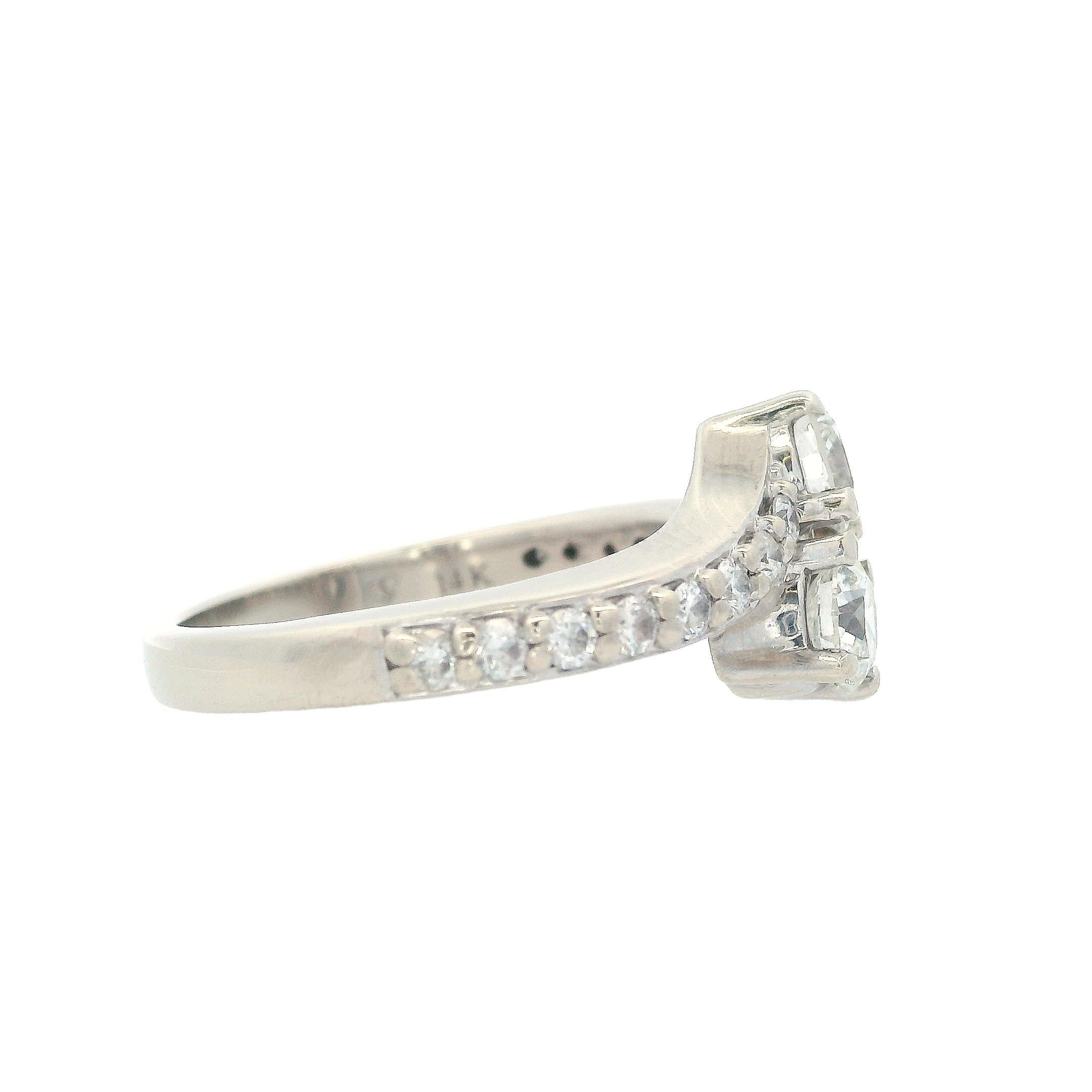 Anello Crossover in oro bianco 14kt con 1,20 CTW di diamanti In condizioni ottime in vendita a Aventura, FL