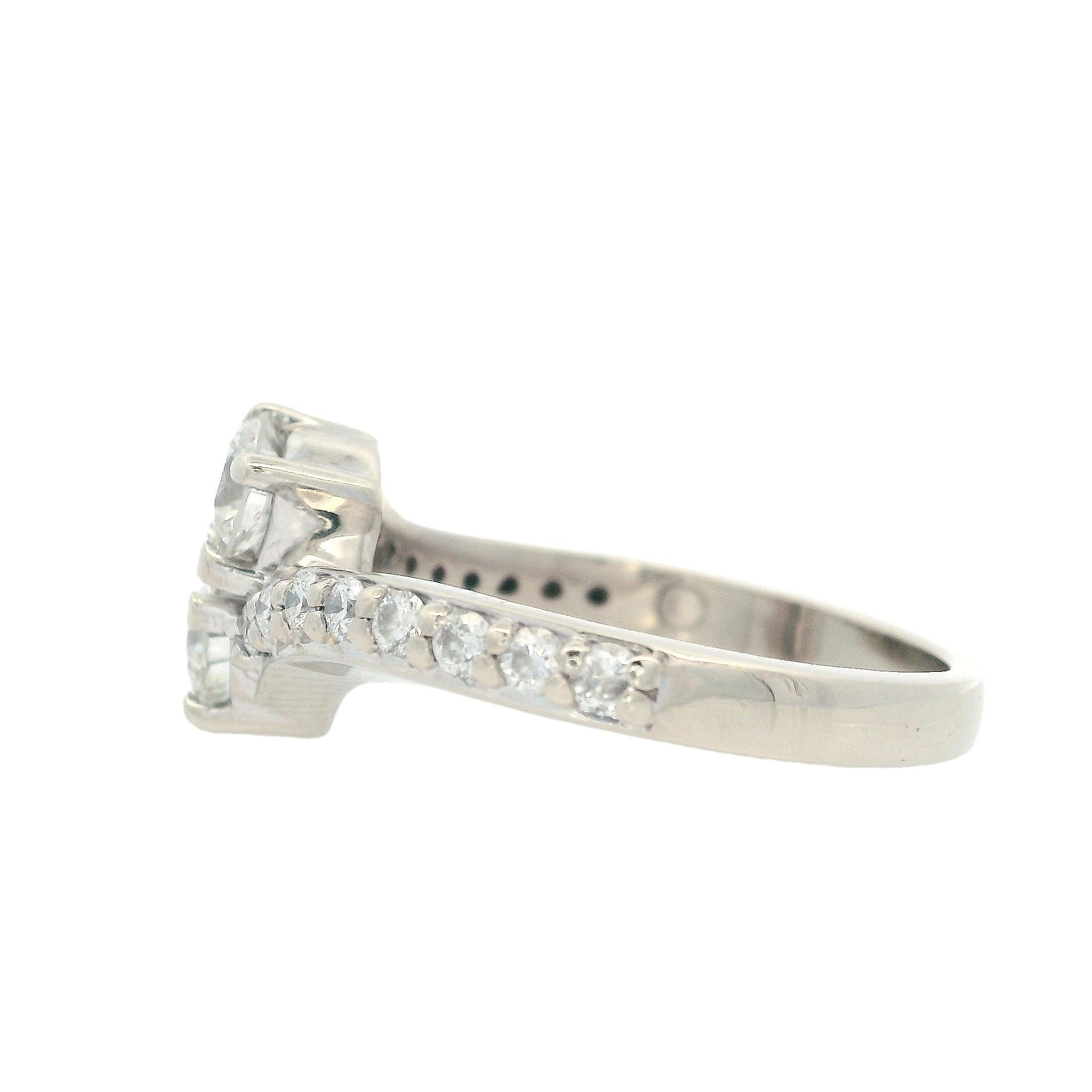da uomo o donna Anello Crossover in oro bianco 14kt con 1,20 CTW di diamanti in vendita