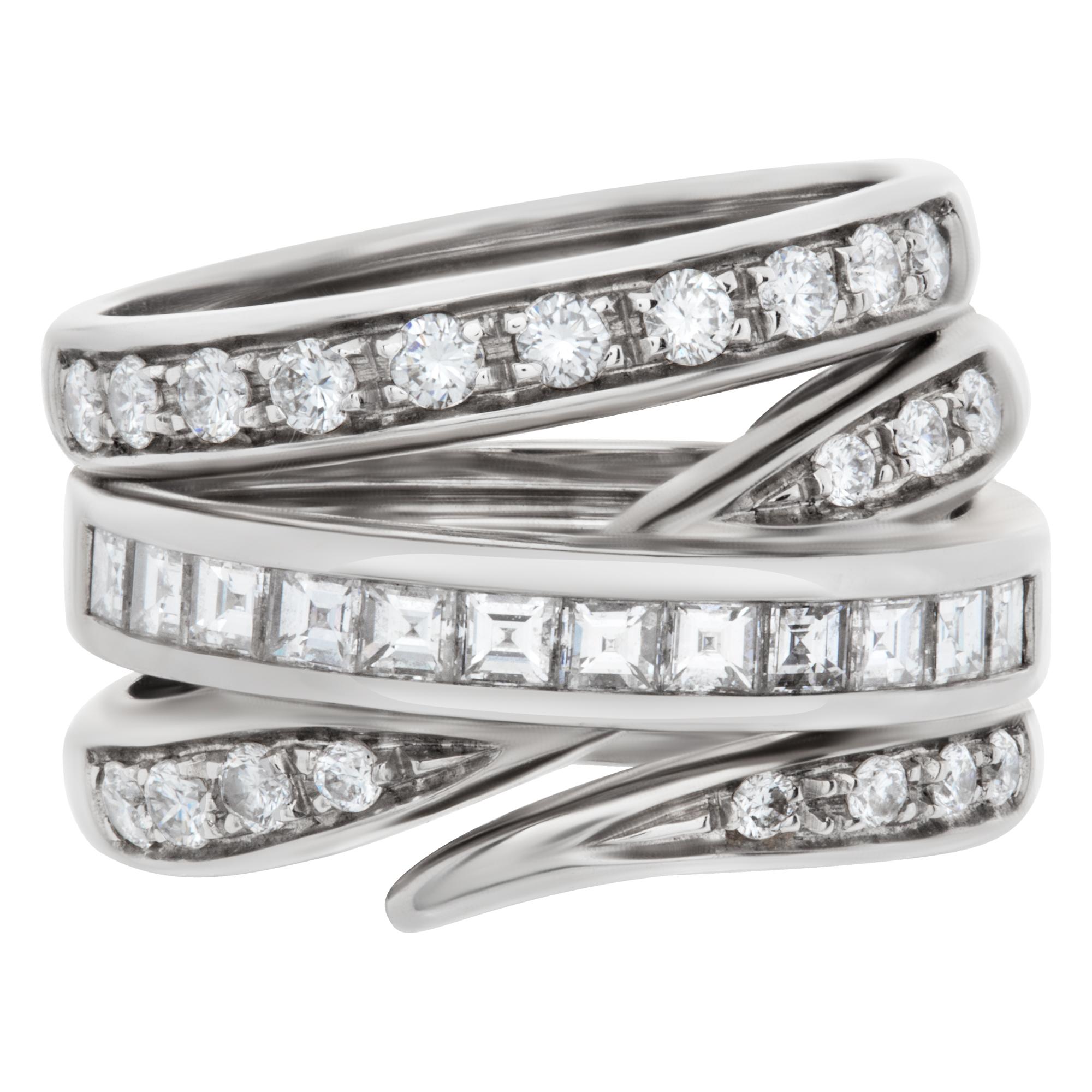 Crossover baguette & round diamond ring in 18k white gold with app. 2.10 carats. Size 6.5This ring is currently size 6.5 and some items can be sized up or down, please ask! It weighs 8.2 gramms and is 18k White Gold.
