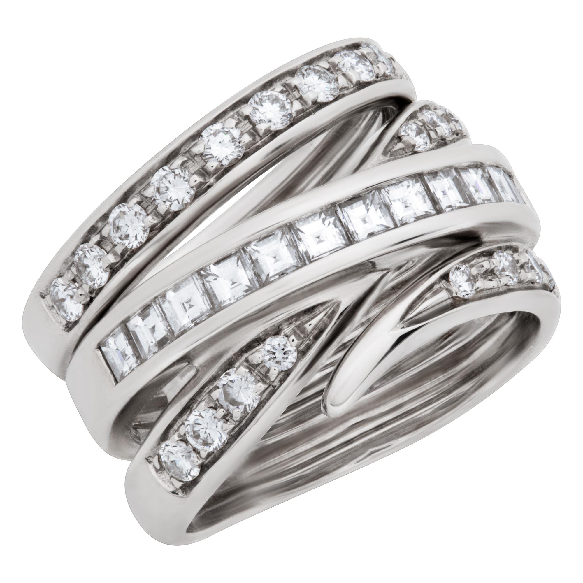 Crossover Diamond Ring in 18k White Gold 2.10 Carats in Diamonds In Excellent Condition In Surfside, FL