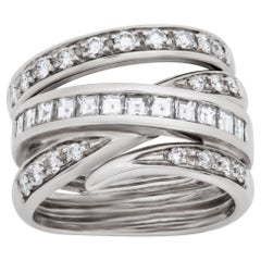 Bague croisée de diamants en or blanc 18 carats. 2,10 carats de diamants