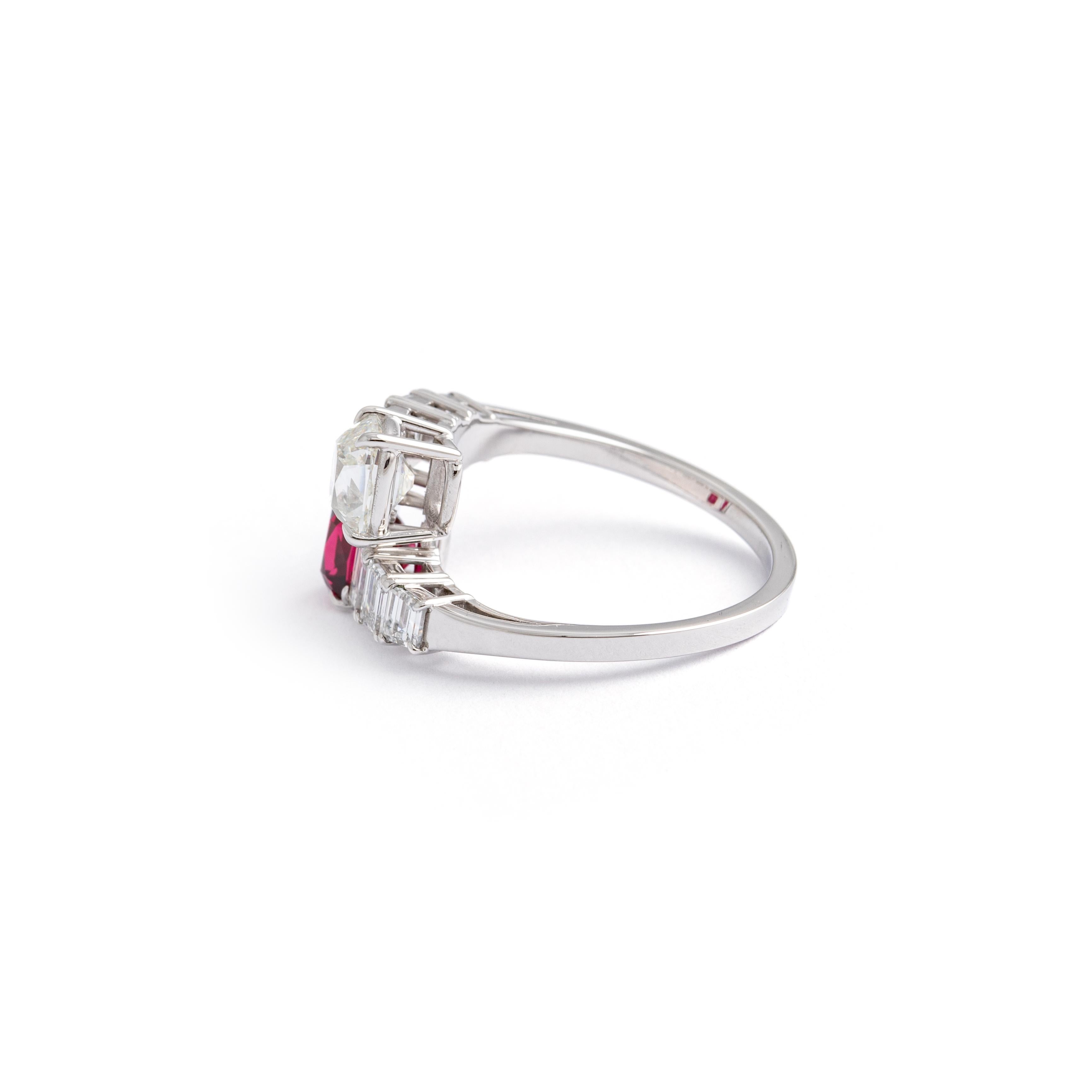Crossover Diamond Spinel White Gold Ring In Excellent Condition For Sale In Geneva, CH