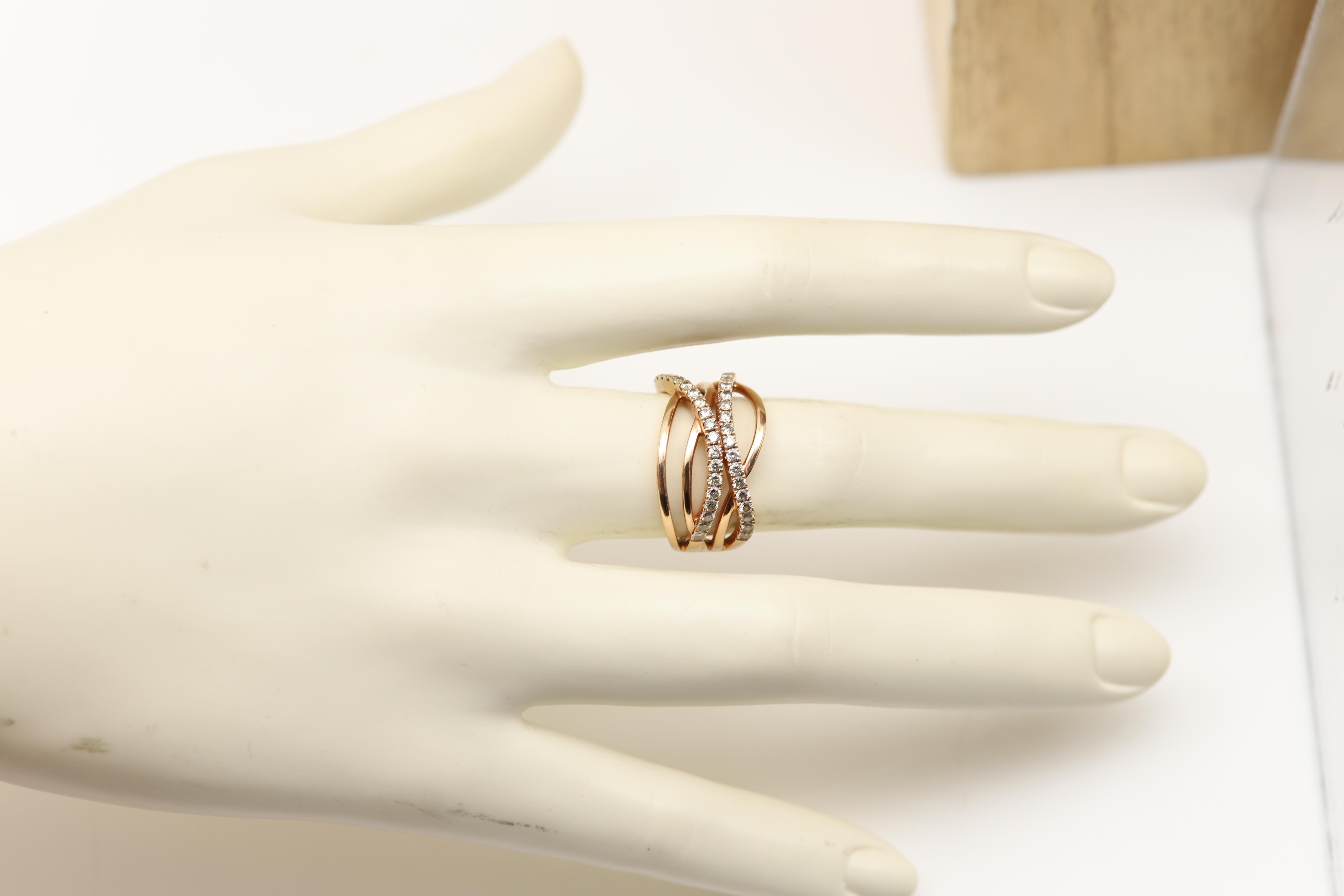 Anillo Cruzado Diamantes Naturales Oro Rosa 14 Kilates dedo talla 8 en venta 2