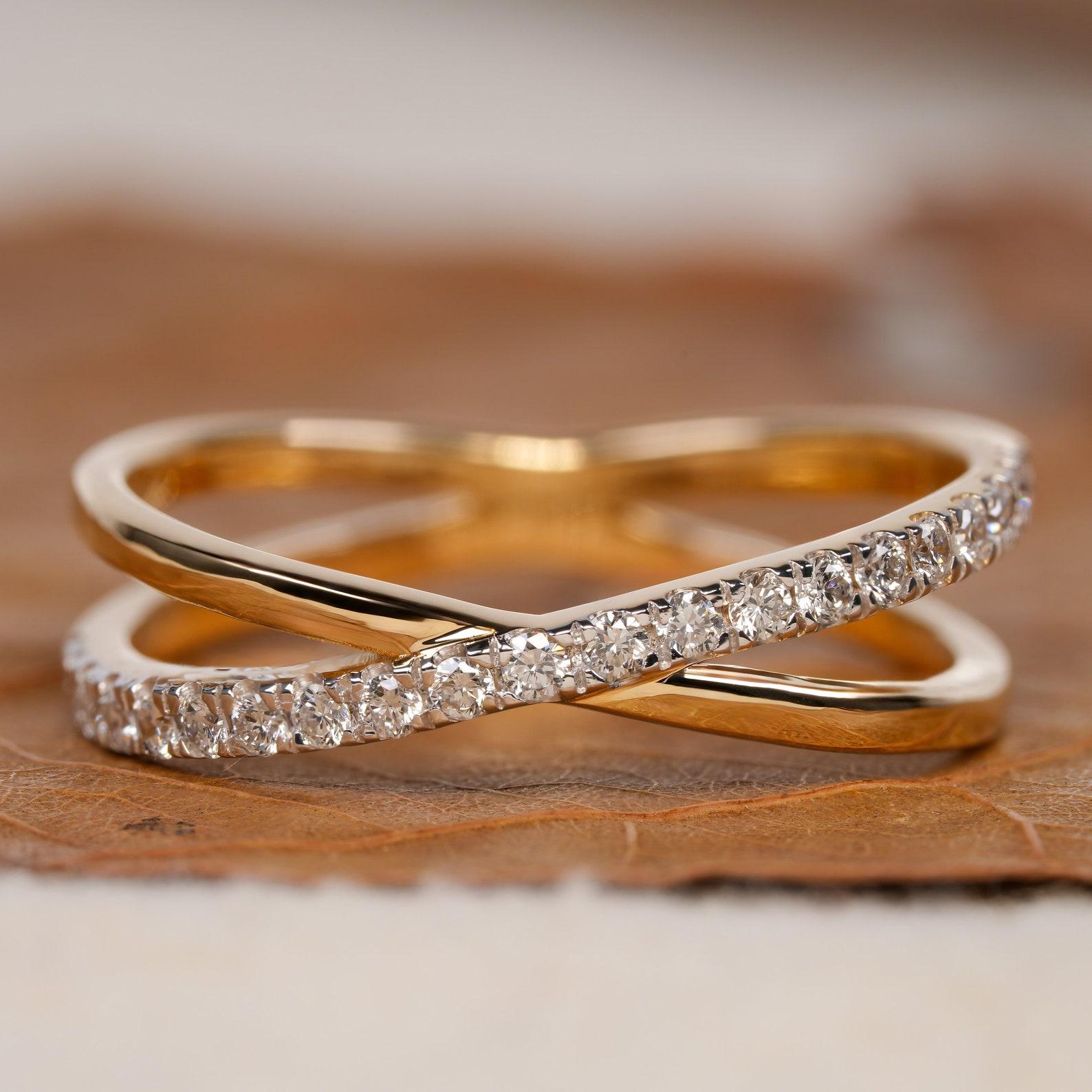Crossover Round Natural Wedding Ring Diamond Ring 14k Gold Anniversary Gift. For Sale 4