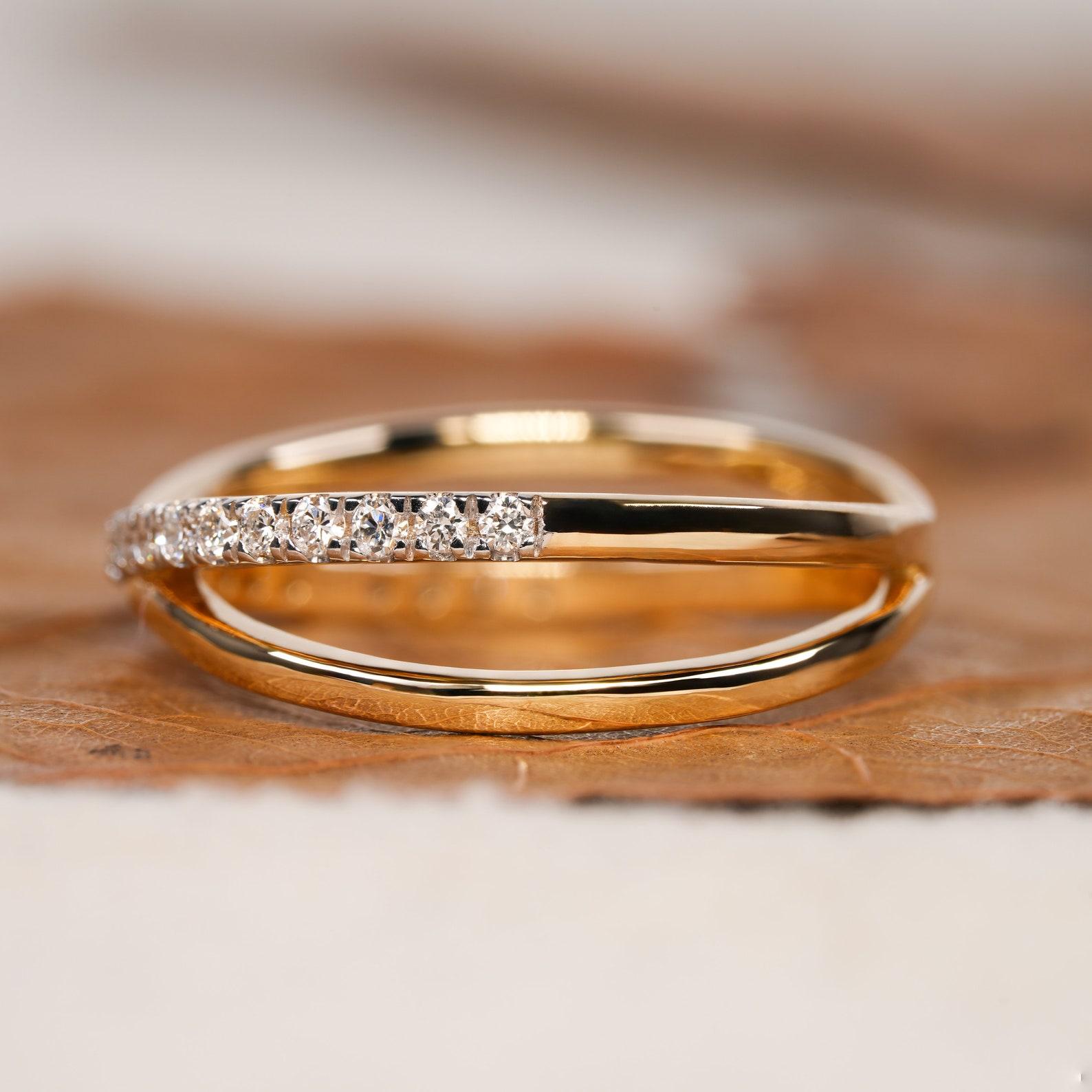 Women's or Men's Crossover Round Natural Wedding Ring Diamond Ring 14k Gold Anniversary Gift. For Sale