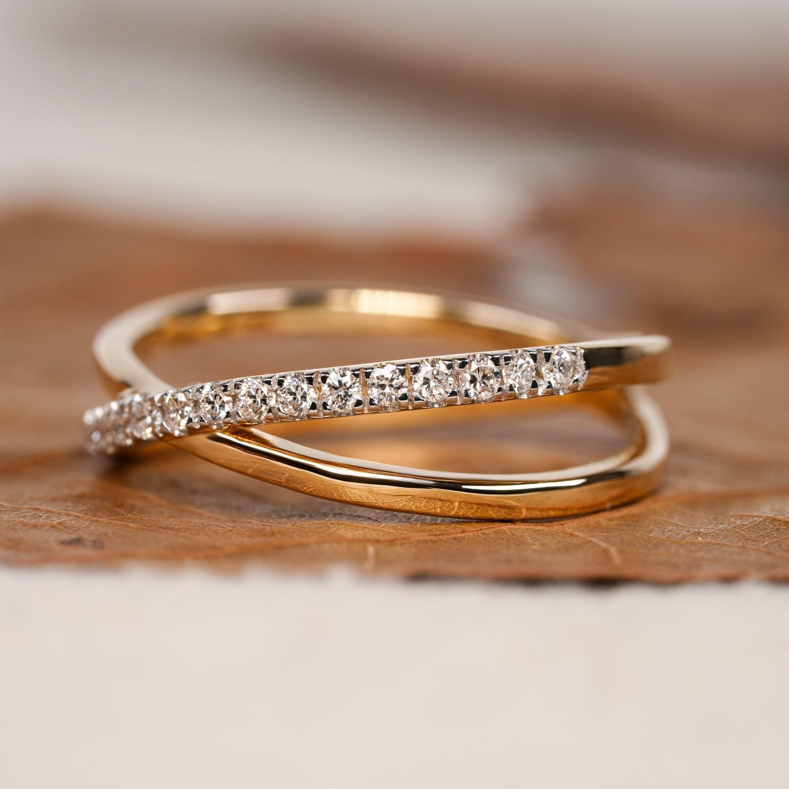Crossover Round Natural Wedding Ring Diamond Ring 14k Gold Anniversary Gift. For Sale 2