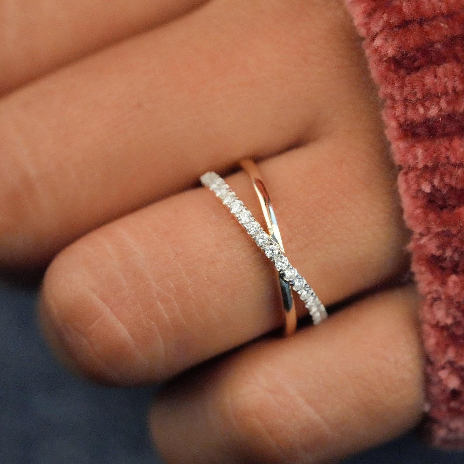 Crossover Round Natural Wedding Ring Diamond Ring 14k Gold Anniversary Gift. For Sale 3