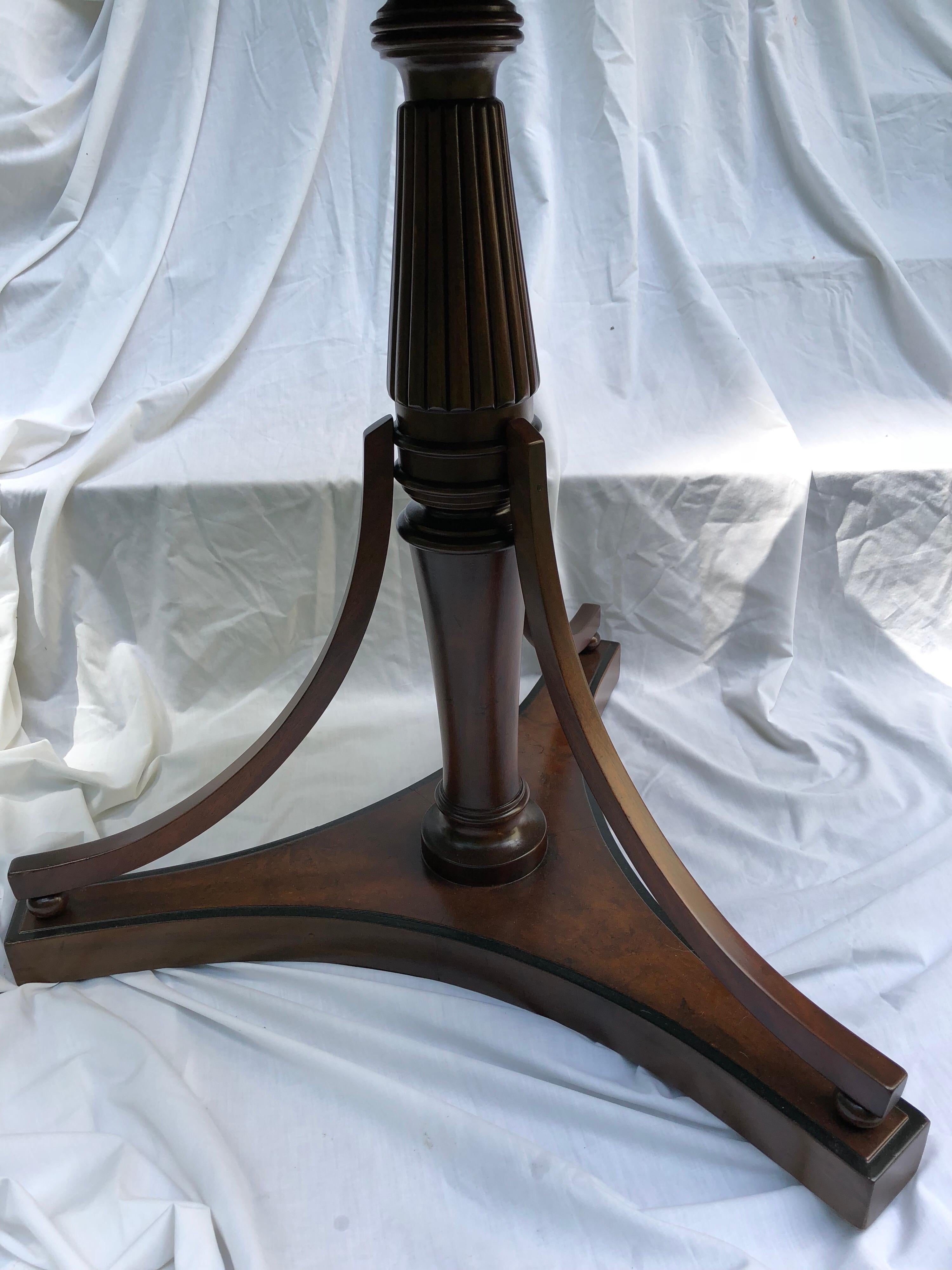 Octagonal Crotch Mahogany Sheraton-Style Table For Sale 2