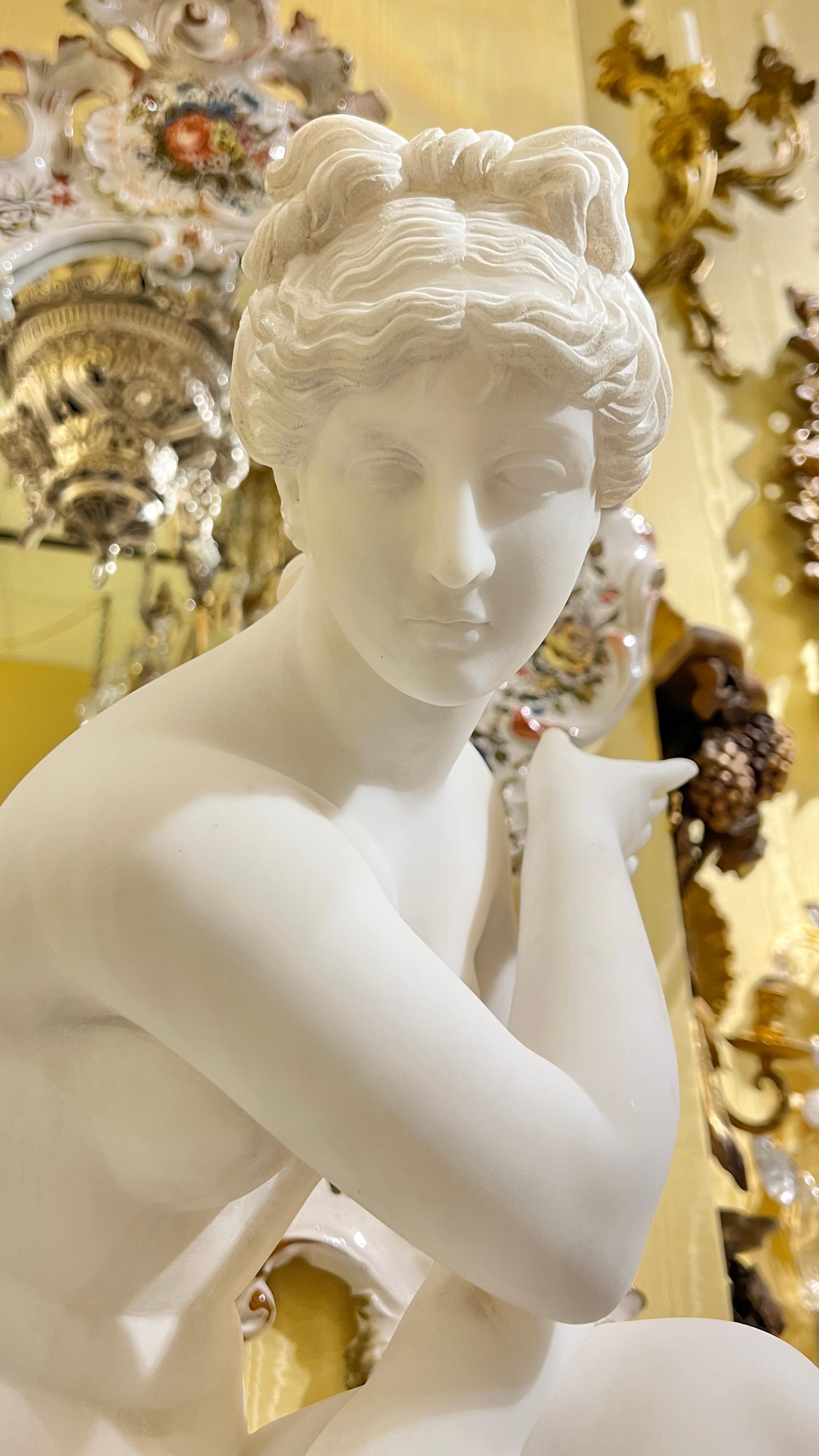 Marbre de Carrare Sculpture italienne de Vénus en marbre blanc de Pietro Bazzanti en vente