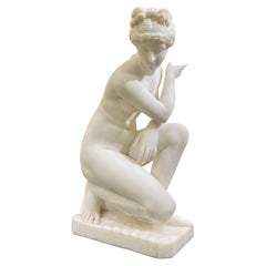 Venus agazapada Escultura italiana de mármol blanco de Pietro Bazzanti