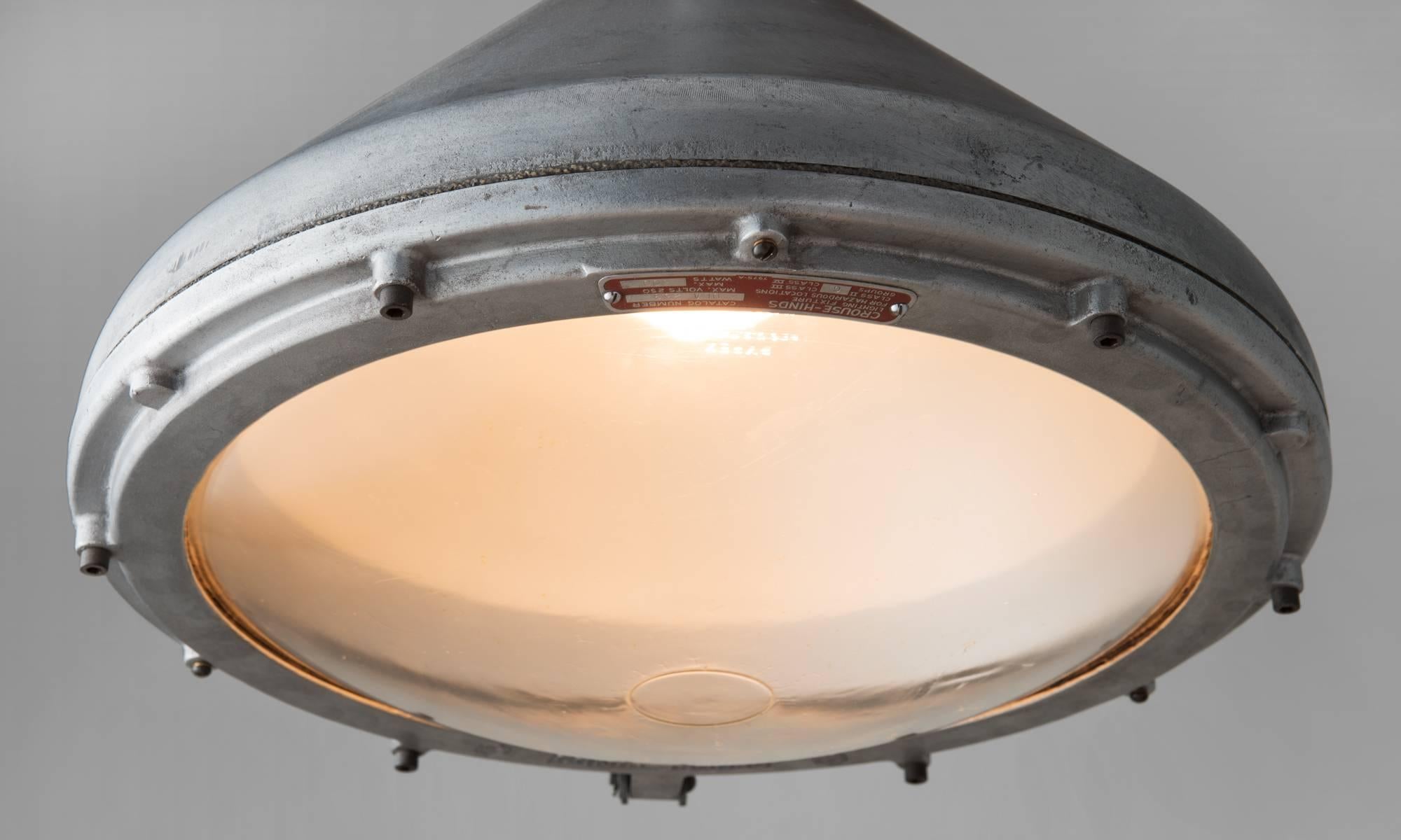 Industriel Lampe à suspension en aluminium Crouse-Hinds, Amérique, vers 1950 en vente
