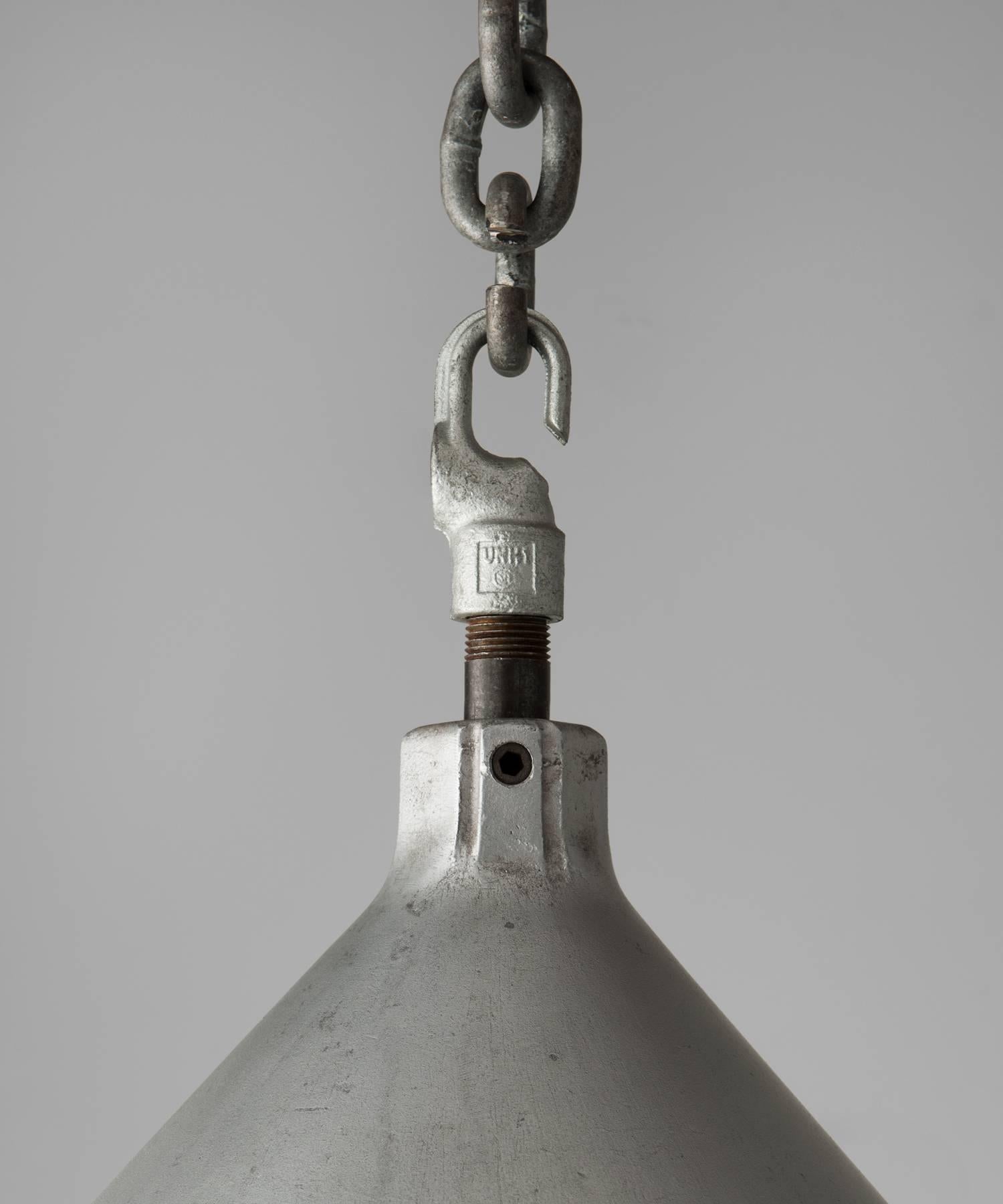 Moulage Lampe à suspension en aluminium Crouse-Hinds, Amérique, vers 1950 en vente