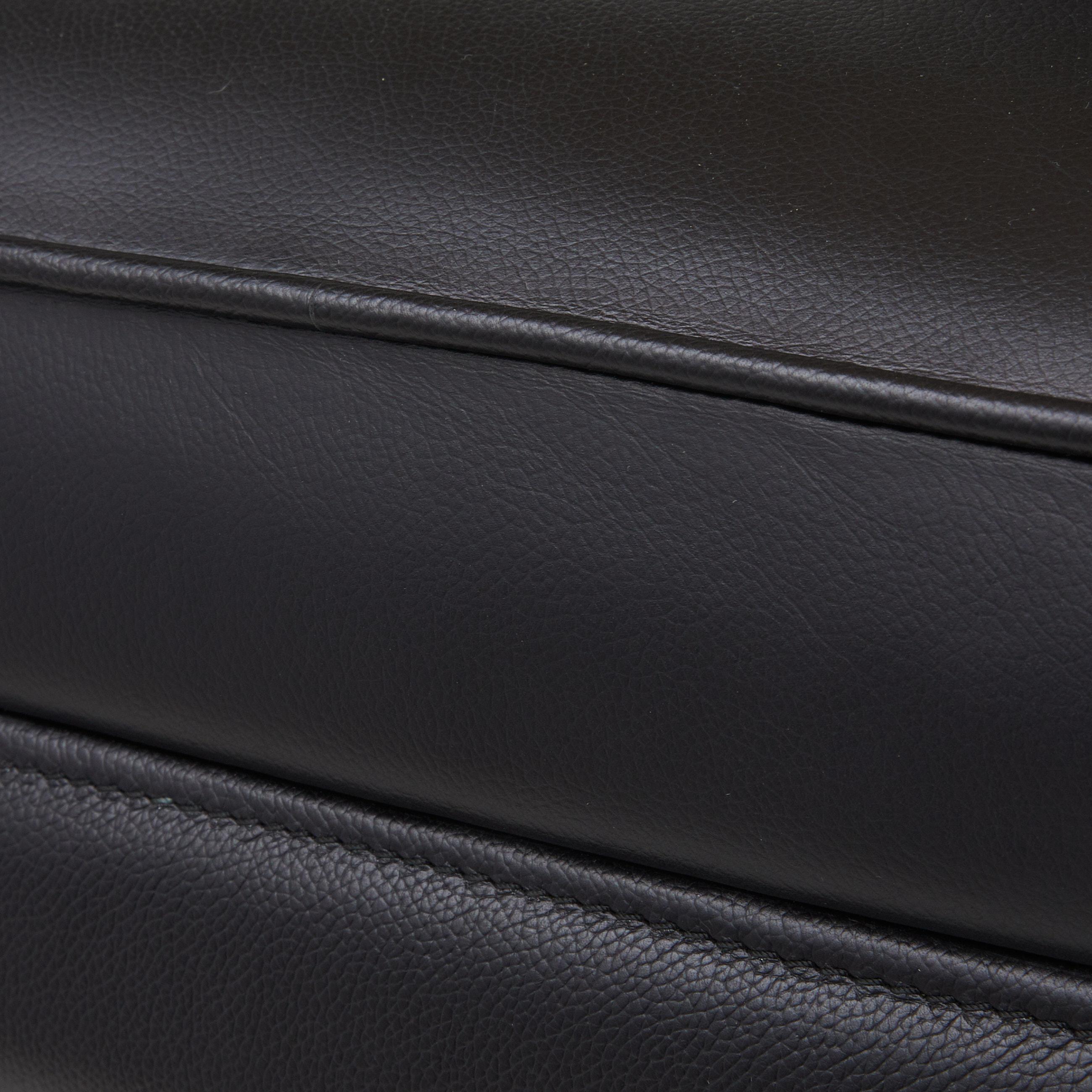 Crowley Esszimmerstuhl FRI16 -Schwarz, Leder, Messing (21. Jahrhundert und zeitgenössisch) im Angebot