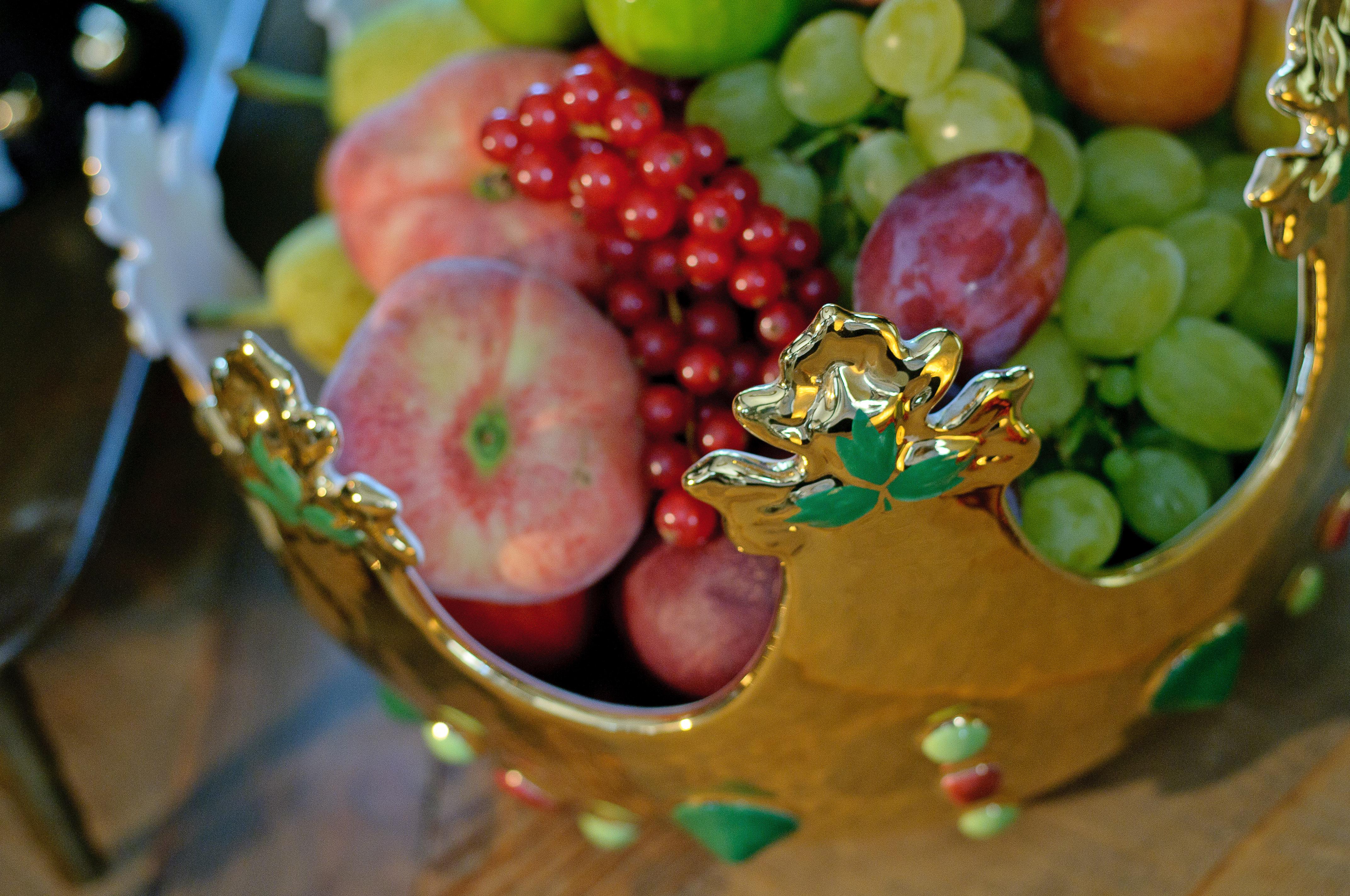 CORONA DIANA elegant cup or centrepiece, made on the lathe and hand painted. It can also be a precious fruit holder. Inside the crown is enamelled in white with multicolored mother-of-pearl reflections, while outside it is completely painted in pure