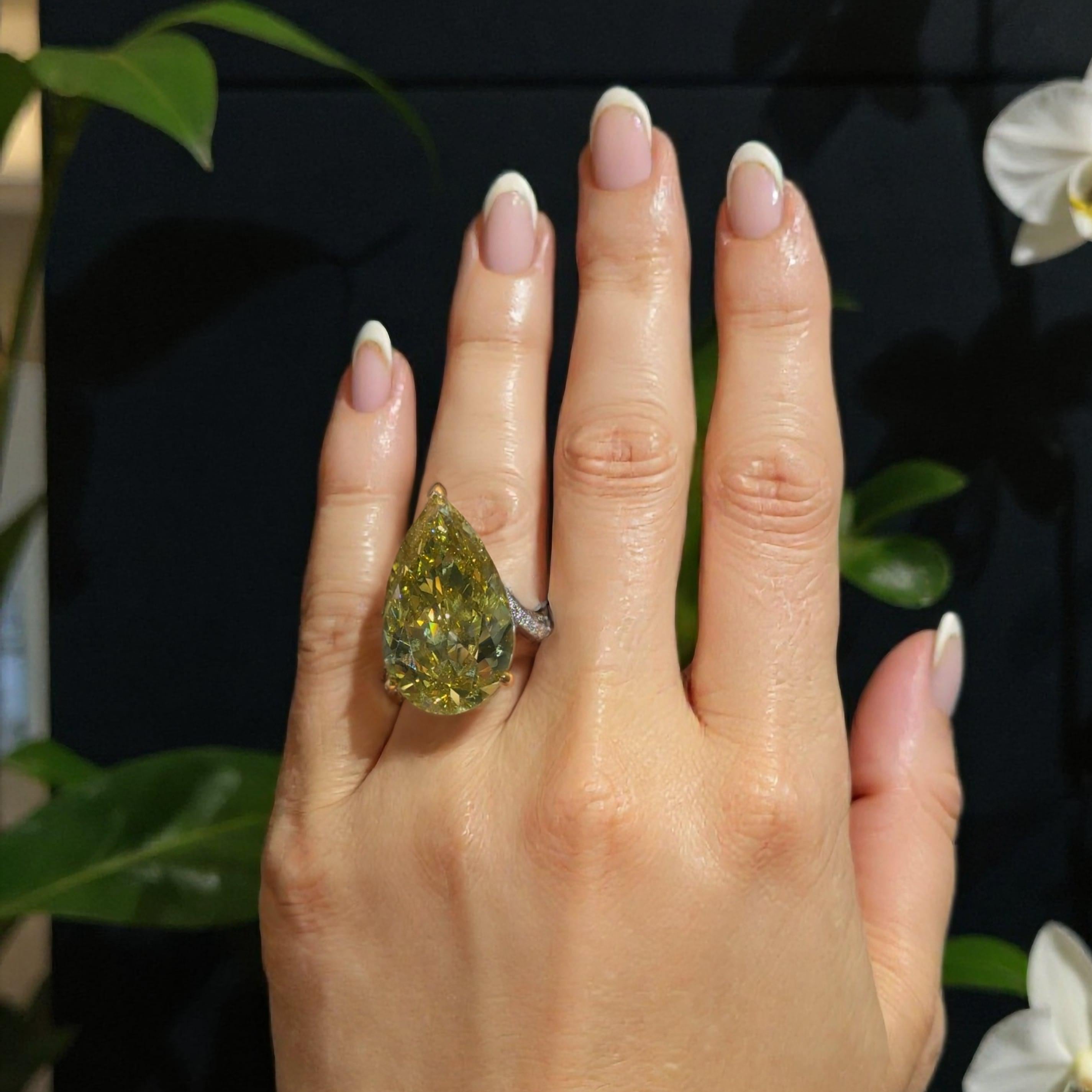 For Sale:  Crown Flame Pear 18K Yellow Gold Diamond Ring 2