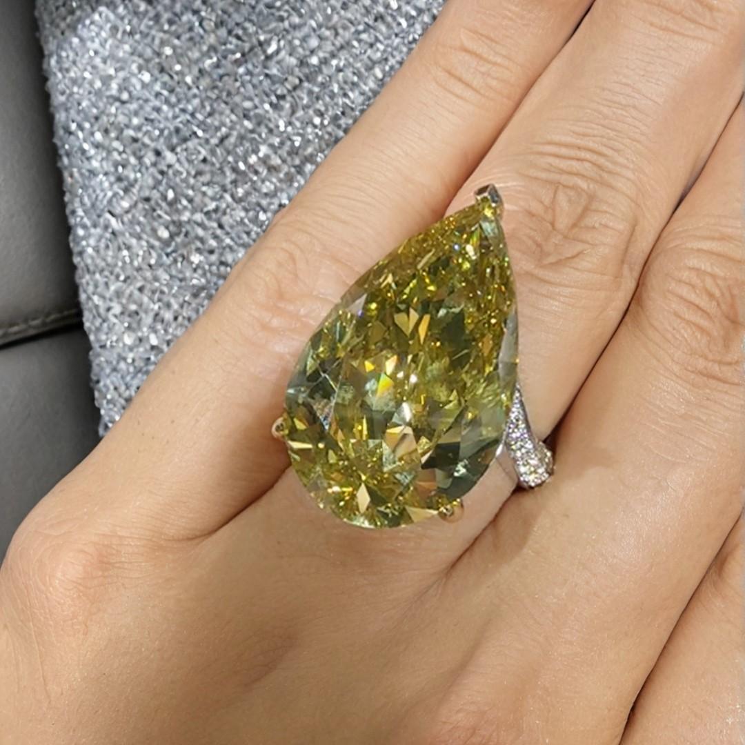 For Sale:  Crown Flame Pear 18K Yellow Gold Diamond Ring 4