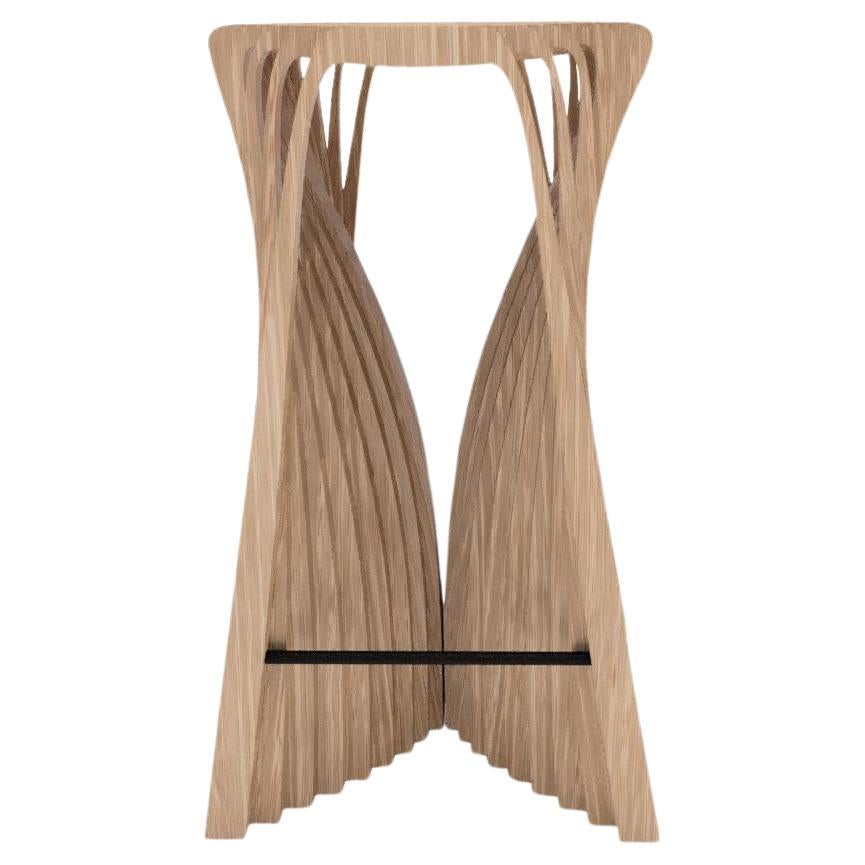 wooden stool, design by Andro Herrera.
        Very soft finish to the touch.
           It is visually attractive. Natural color, its appearance is very versatile and this makes it look spectacular in any environment, adapting very well to