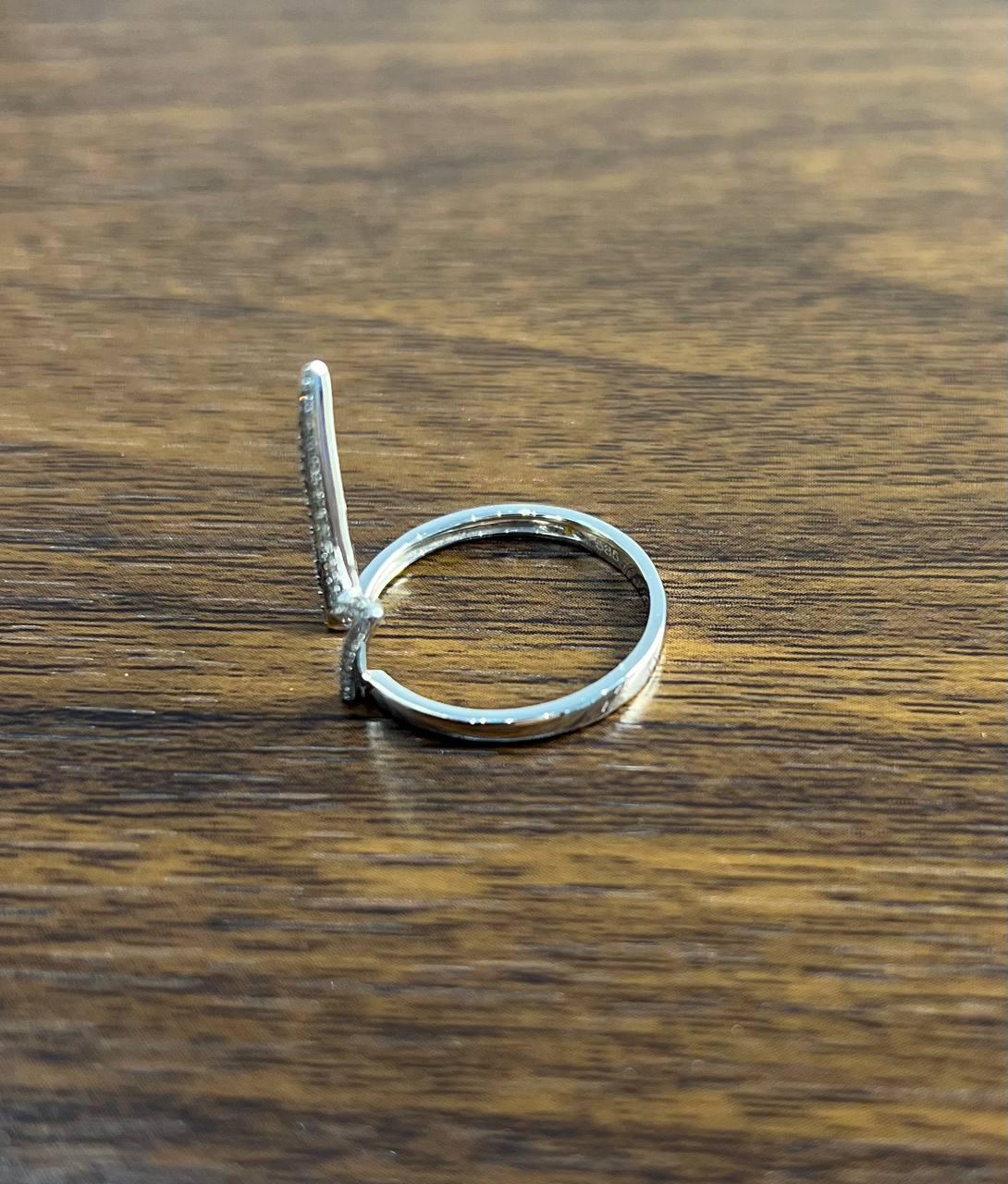 Crown Geometric Minimalist Brilliant Cut White Diamond 14 Karat White Gold Ring en Nuevo estado para la venta en Oakton, VA