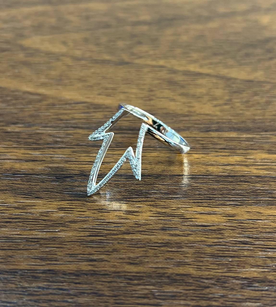 De las mujeres Crown Geometric Minimalist Brilliant Cut White Diamond 14 Karat White Gold Ring en venta