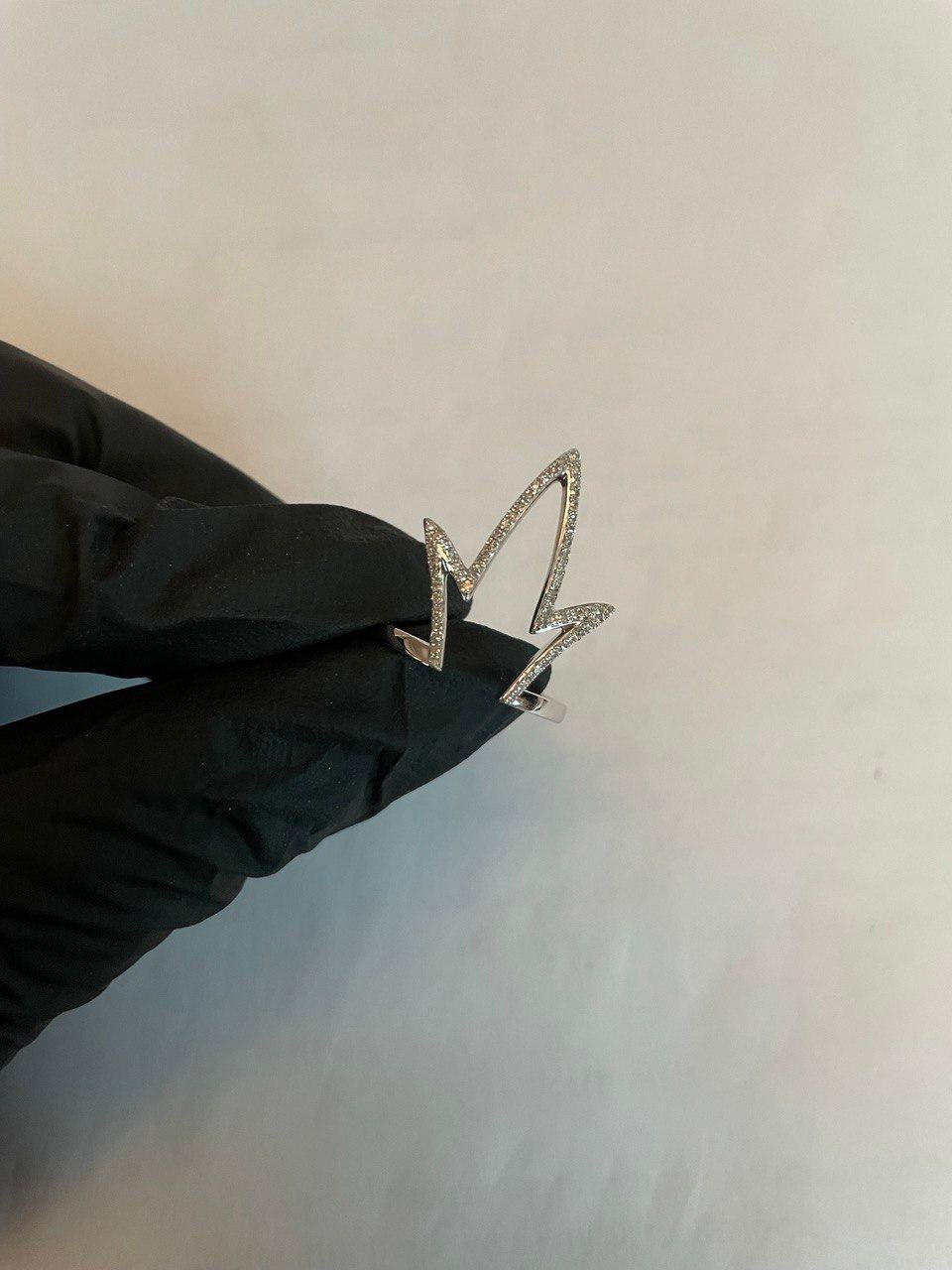Crown Geometric Minimalist Brilliant Cut White Diamond 14 Karat White Gold Ring en venta 2