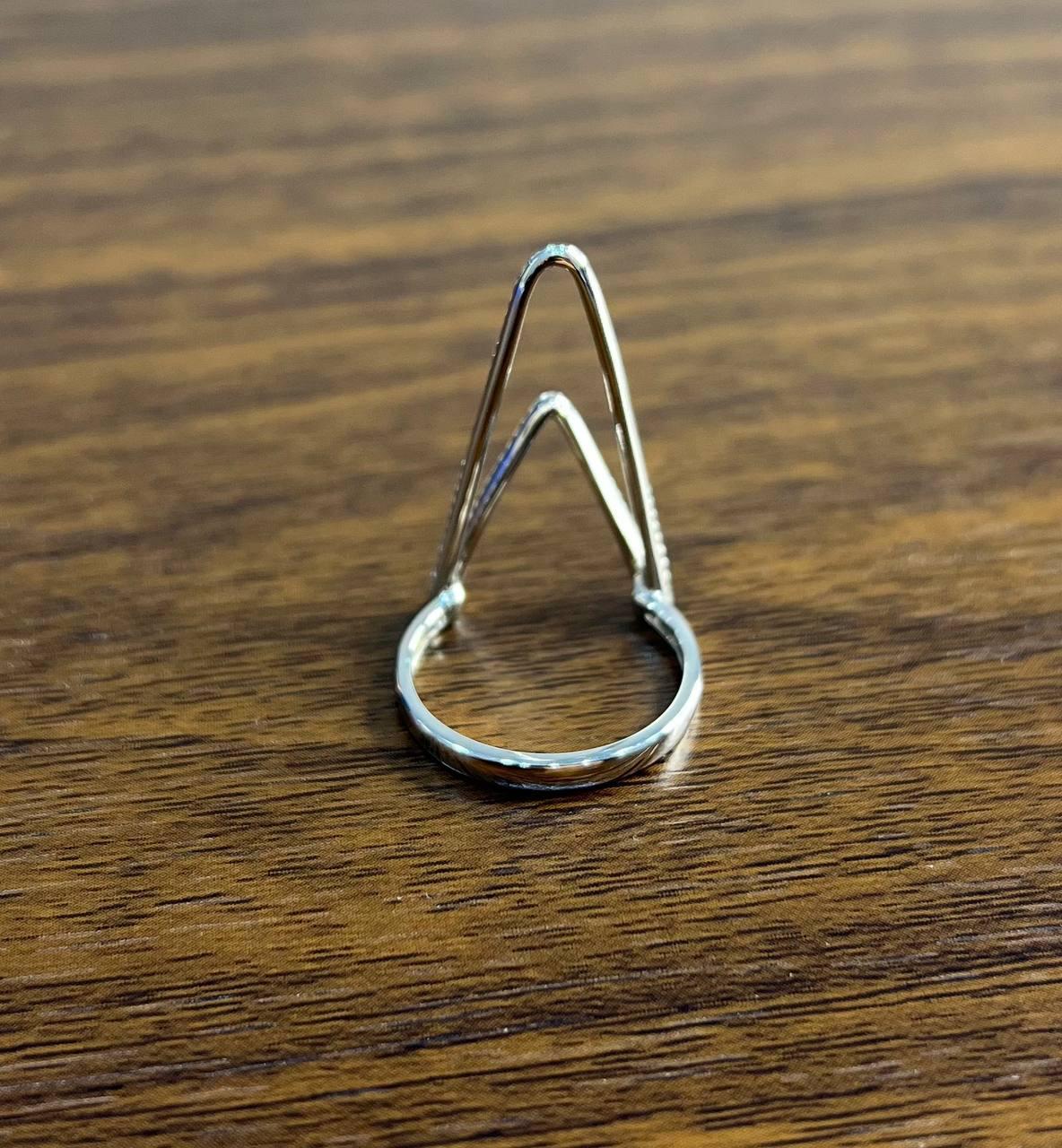 Moderno Anello Crown Geometric Triangle Brilliante Cut White Diamond in oro bianco 14 carati in vendita