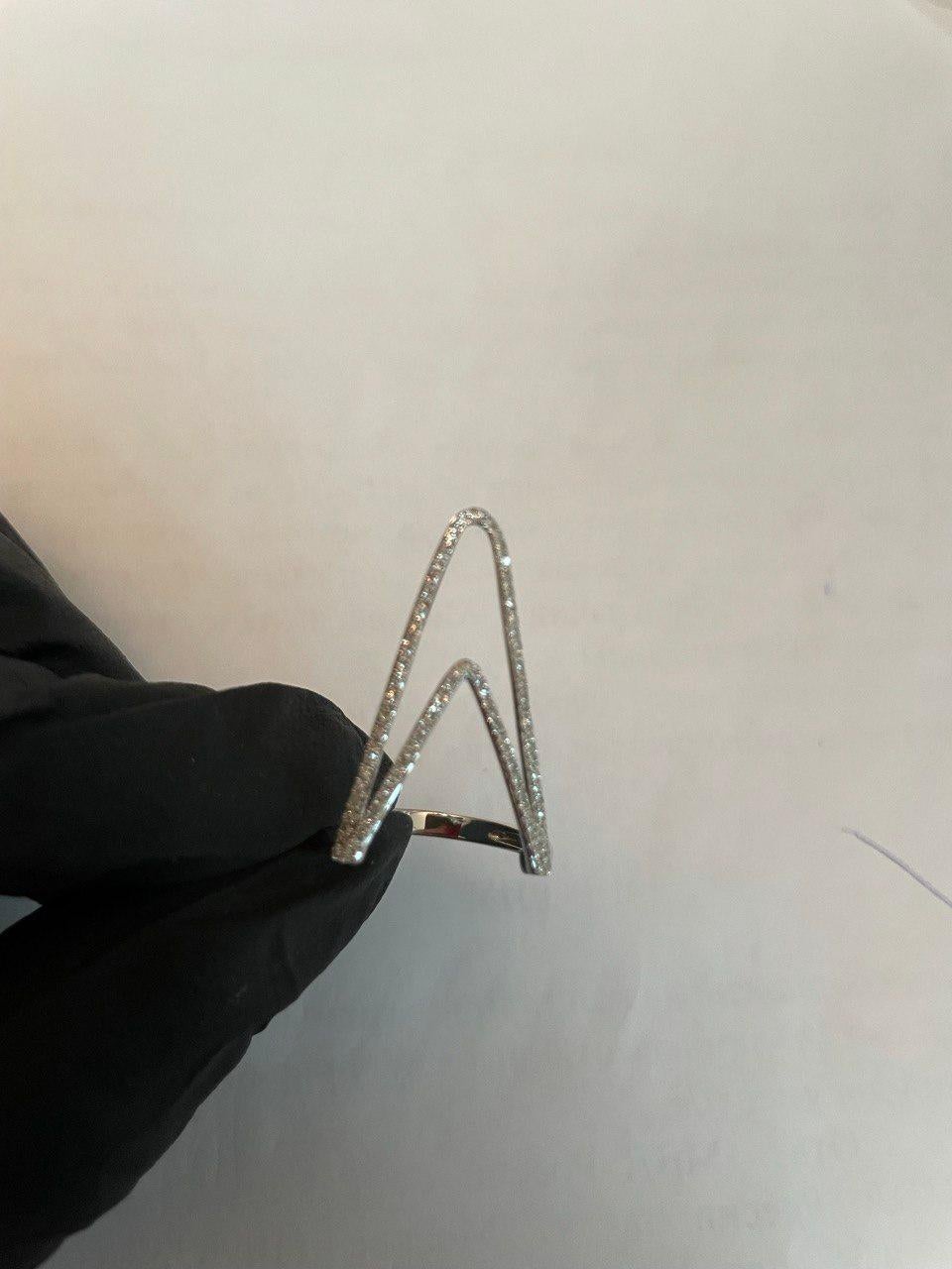 Anello Crown Geometric Triangle Brilliante Cut White Diamond in oro bianco 14 carati in vendita 1