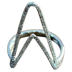 Kronenring aus 14 Karat Weißgold mit geometrischem dreieckigem weißem Diamanten im Brillantschliff